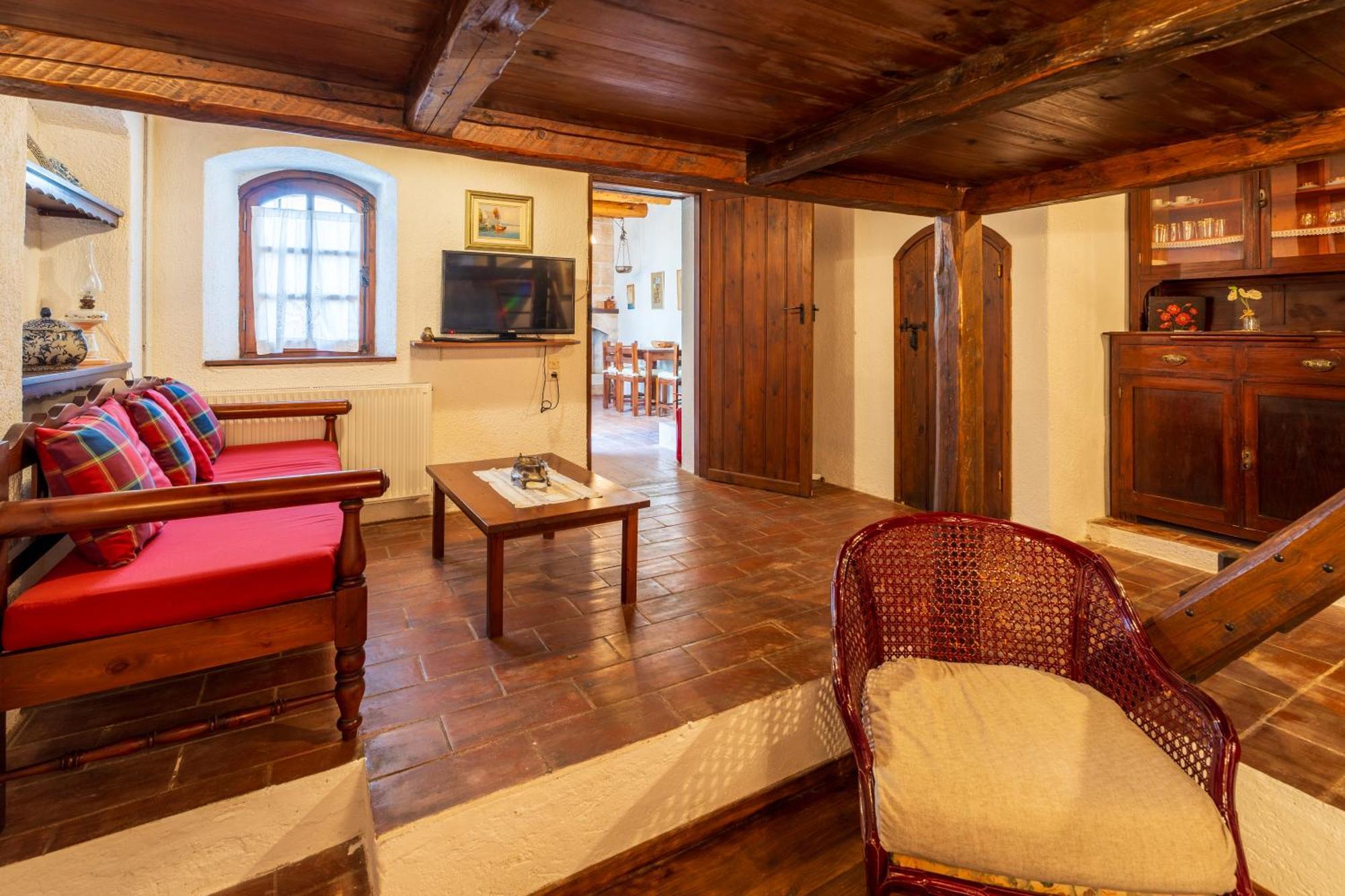 Ilianthos Traditional Maisonette Holiday home *