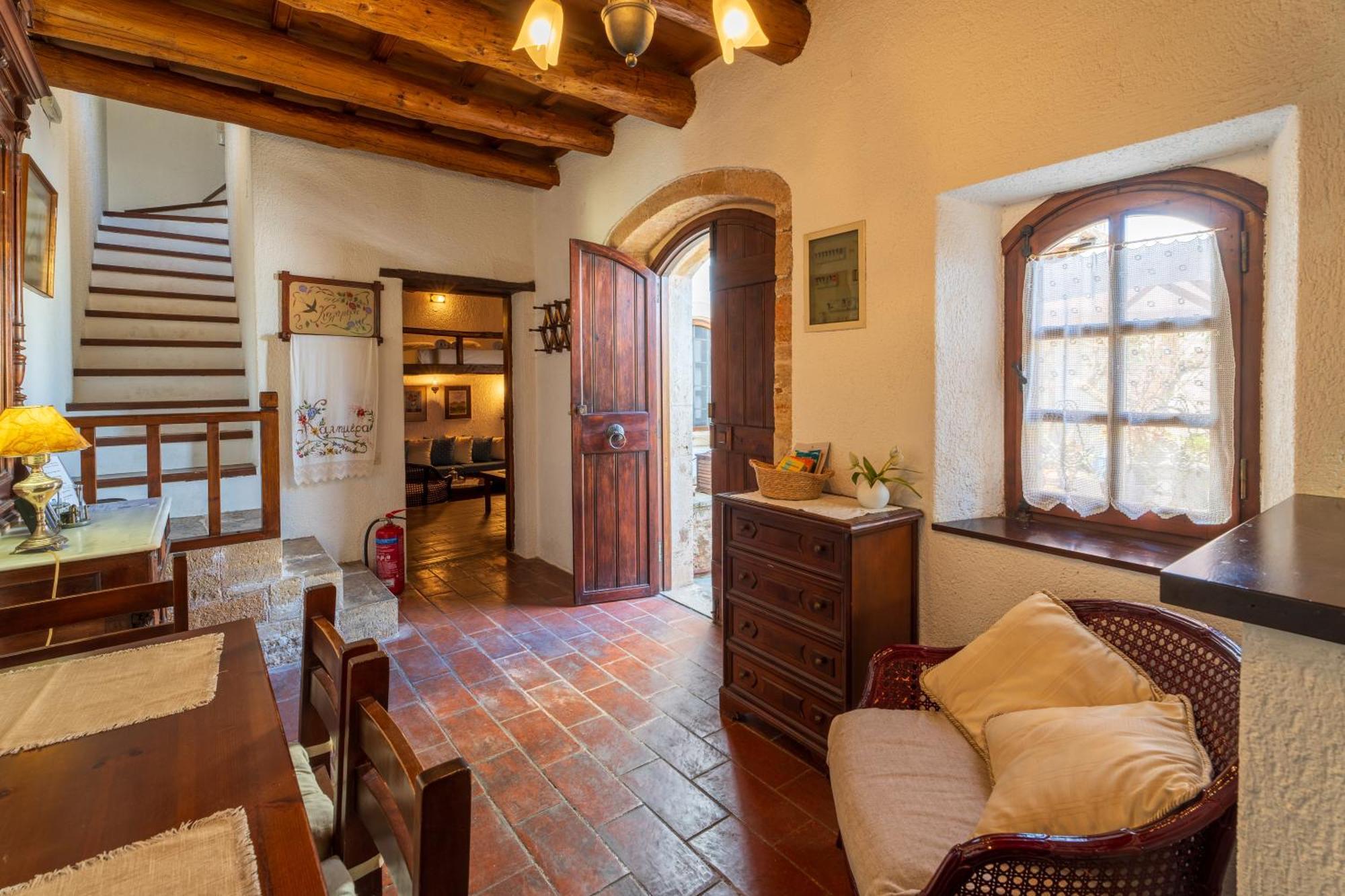 Ilianthos Traditional Maisonette *