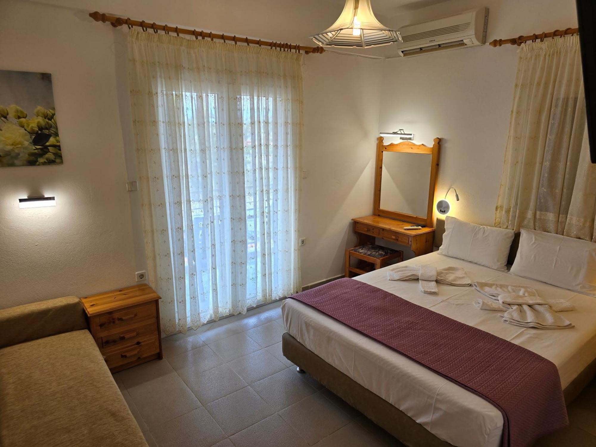 Hotel Itamos House *