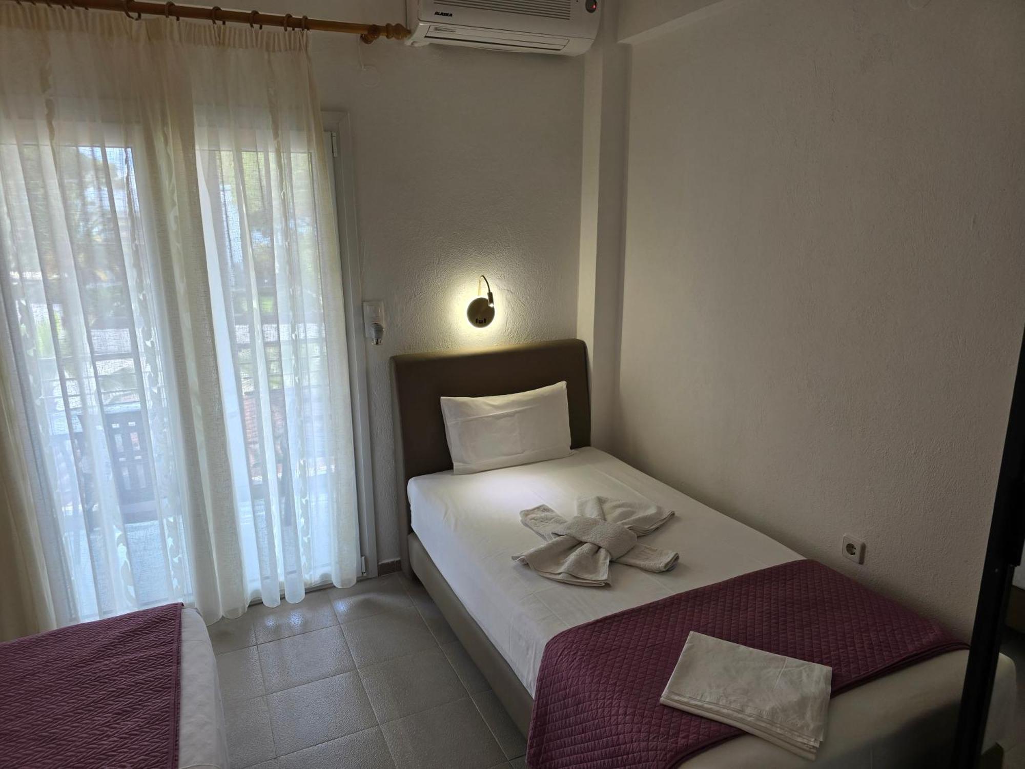 Itamos House Hotel *