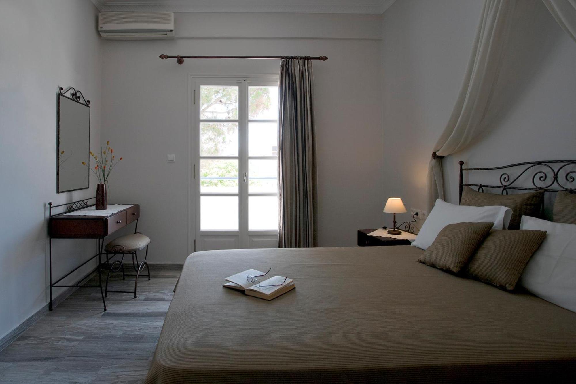 Aparthotel Preka Maria Kamari (Santorini)