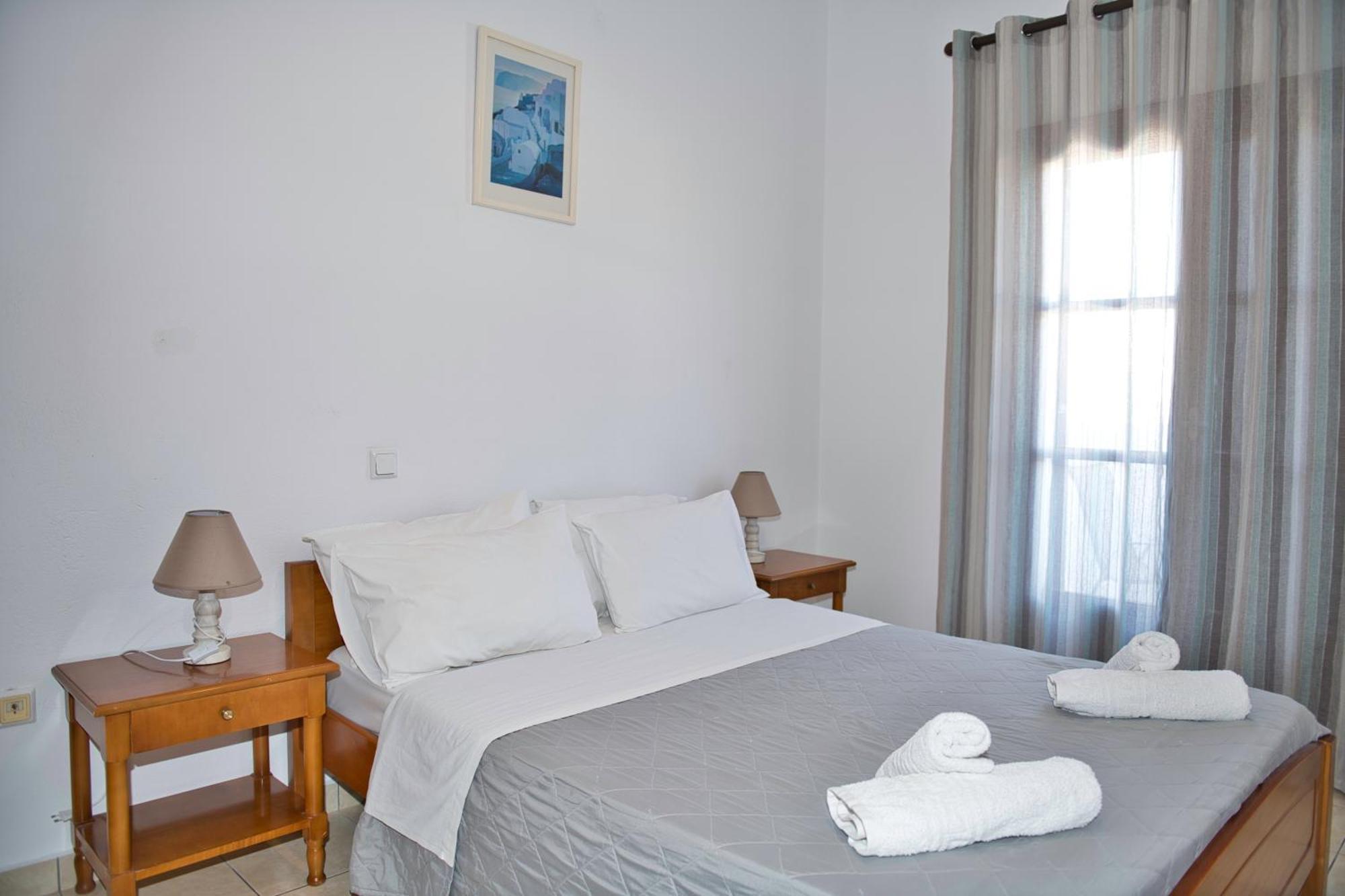 Angira Kamari (Santorini)