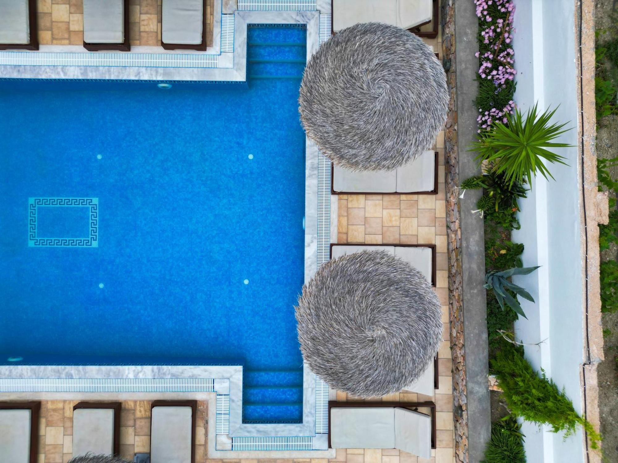 Angira Hotel Kamari (Santorini)