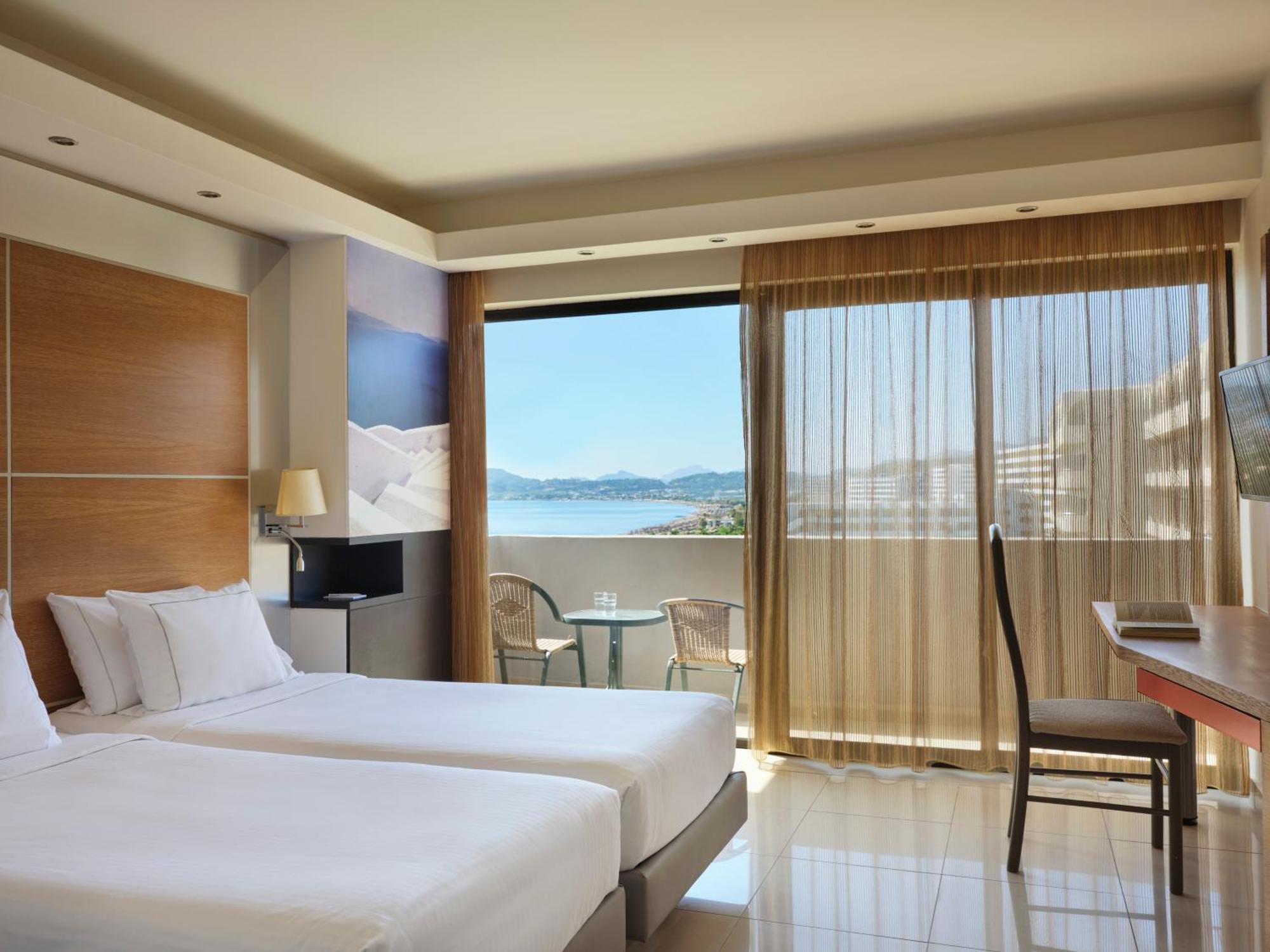 Hotel Esperos Mare &