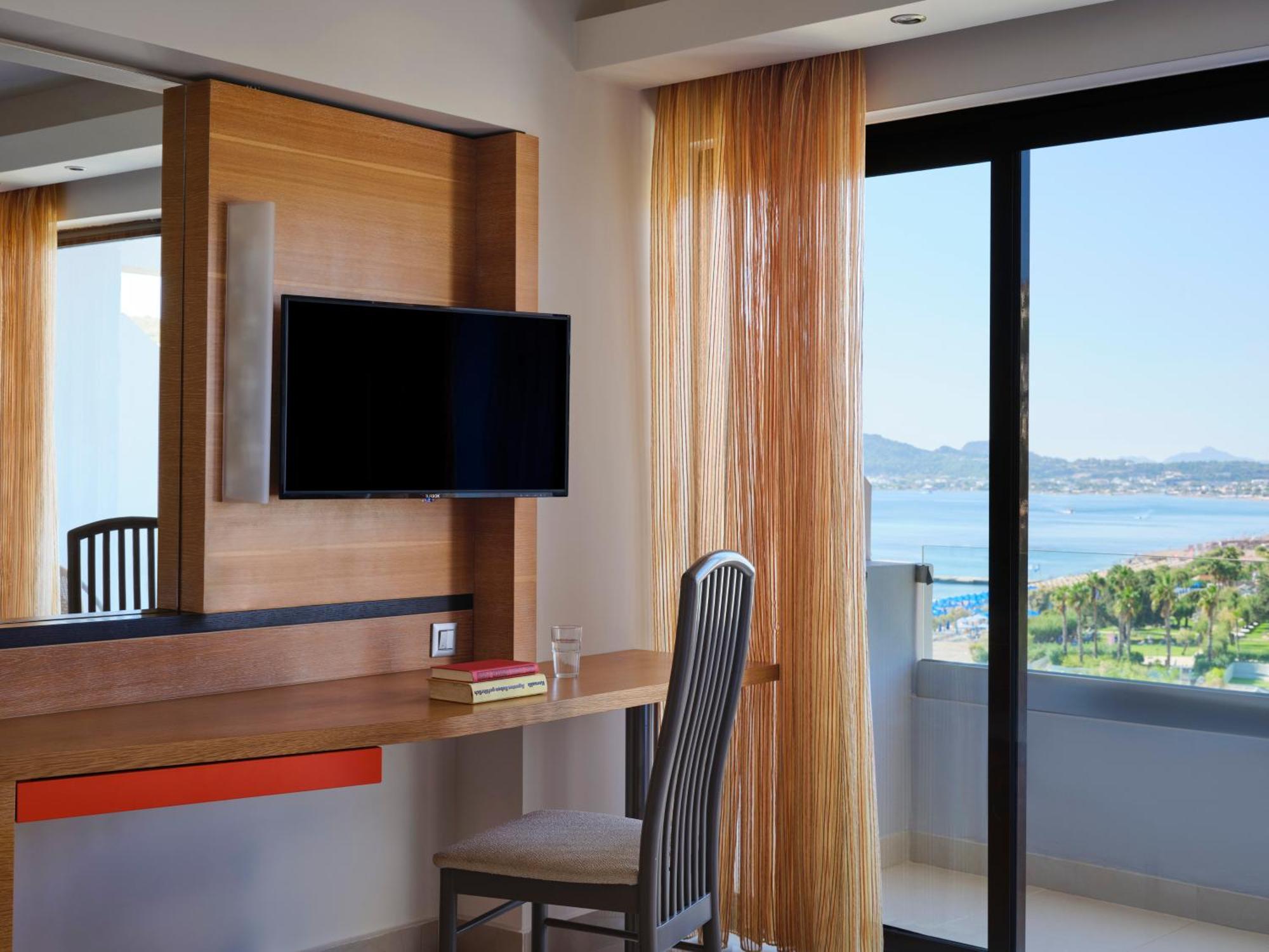 Esperos Mare & Hotel 4*