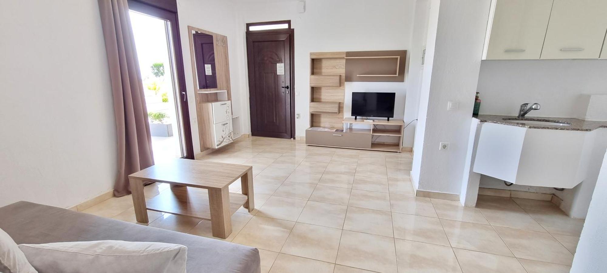 Apartment White Tennis &