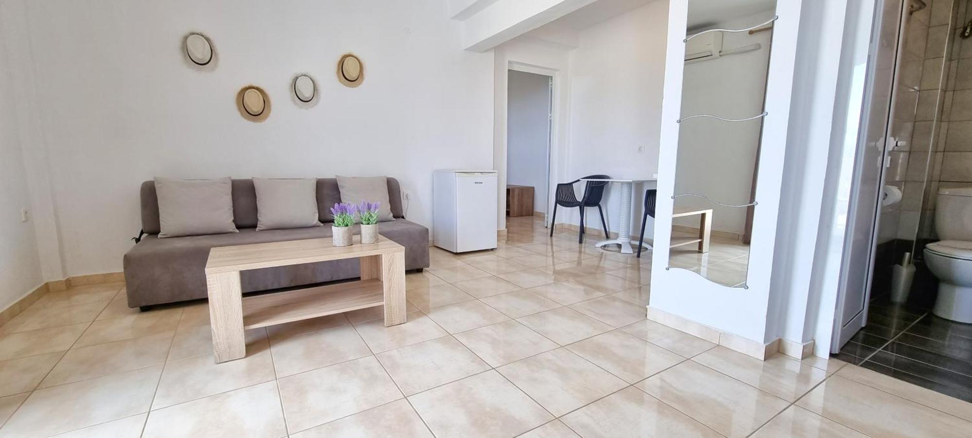 Apartment White Tennis & Pefkochori