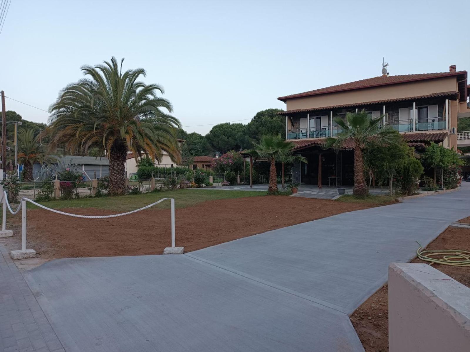 Itamos House Hotel