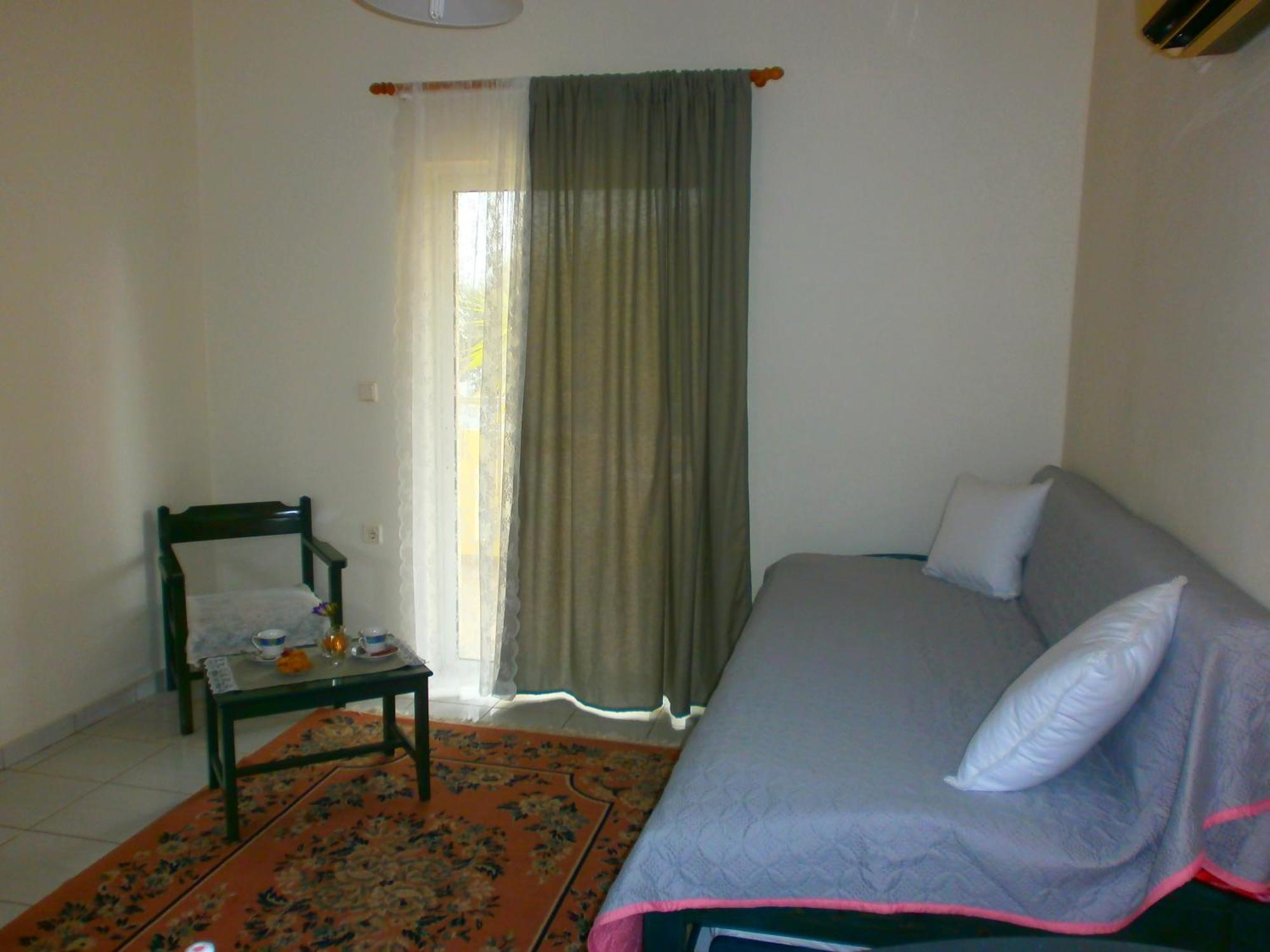 Zinovia Apartment