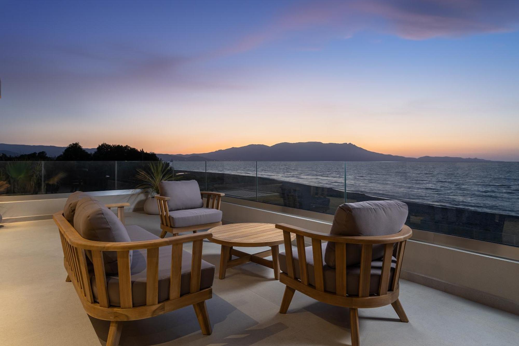 Luxury Eos Beachfront 20 Metres From The Sea *