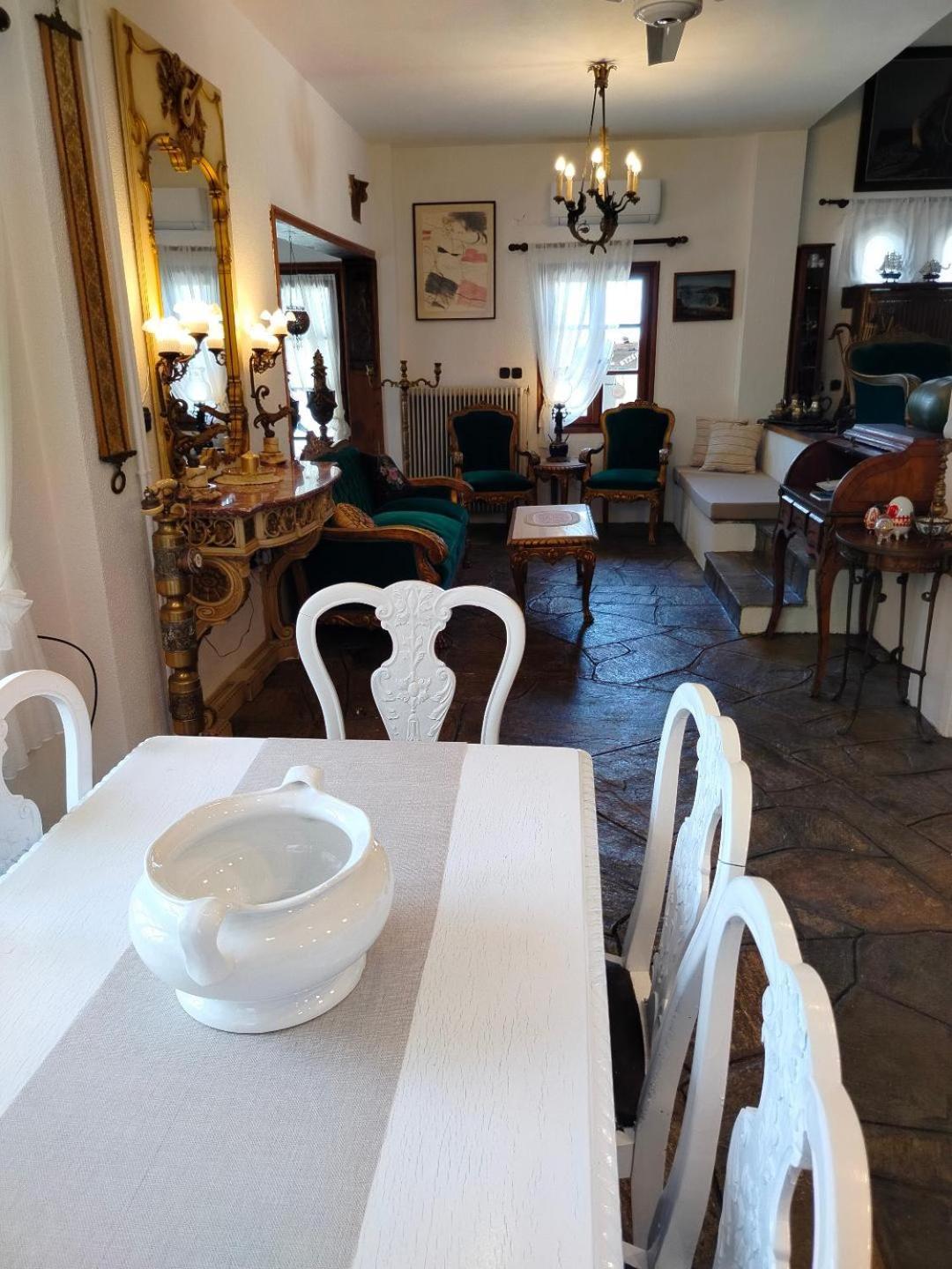 Villa Olga & *