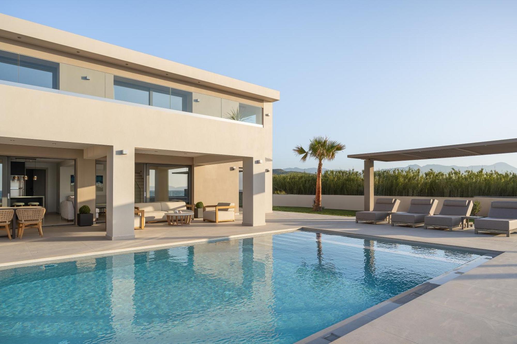 Luxury Eos Beachfront 20 Metres From The Sea Villa *