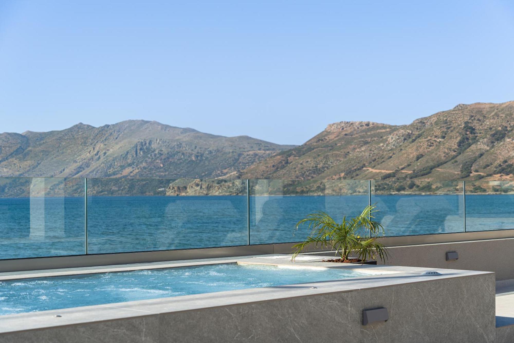 Luxury Eos Beachfront 20 Metres From The Sea Nopigia