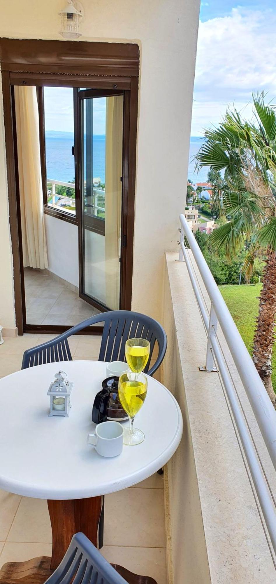 Apartment White Tennis & Pefkochori