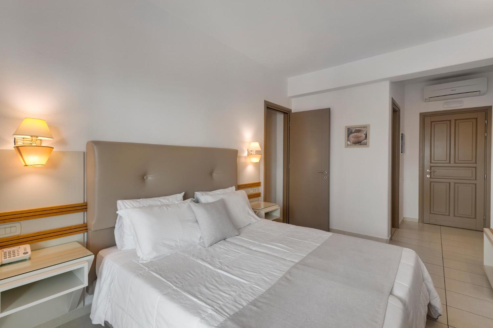 Hotel Lithos By Spyros & Flora 4*