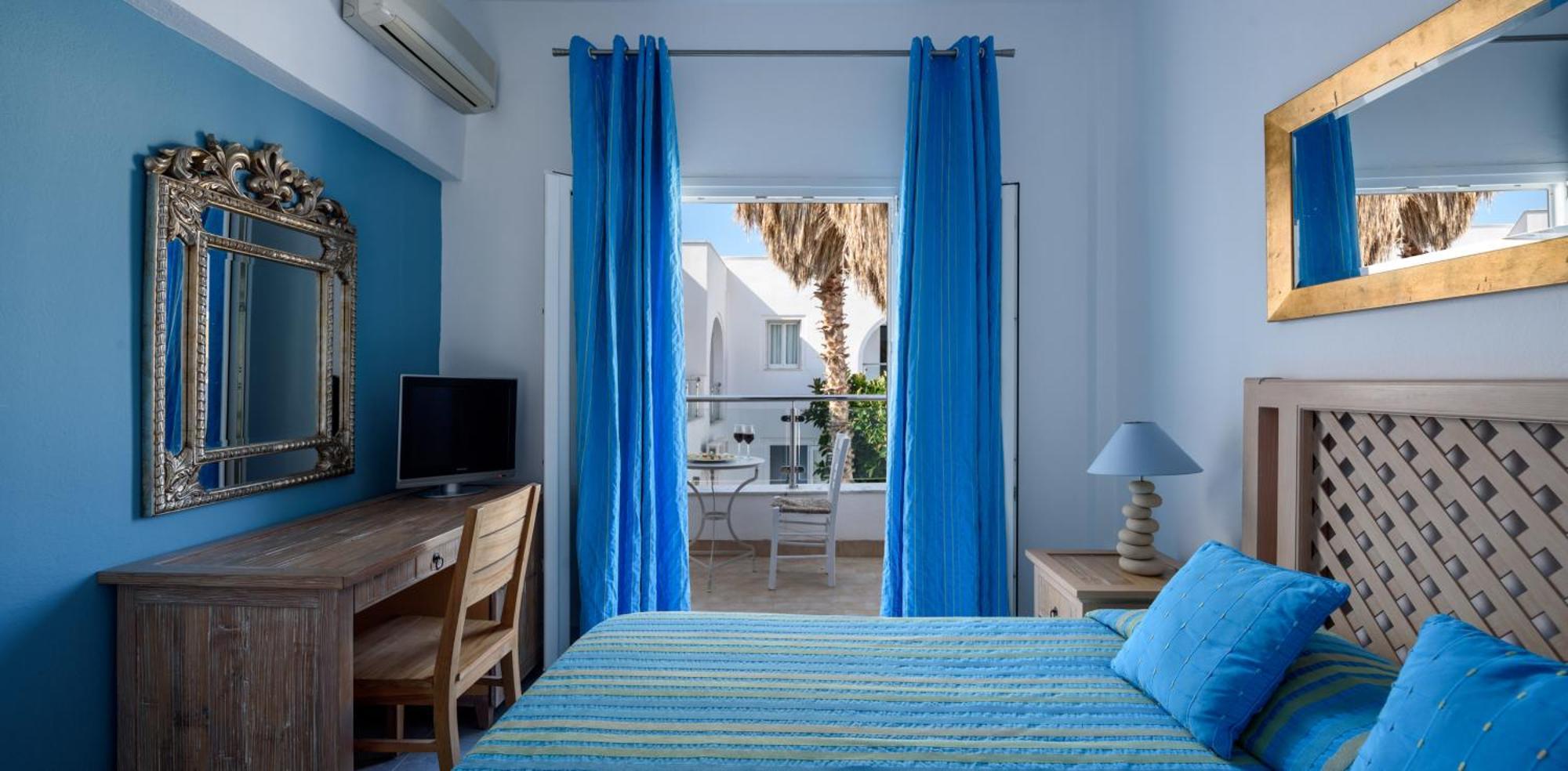 Alesahne 3* Kamari (Santorini)