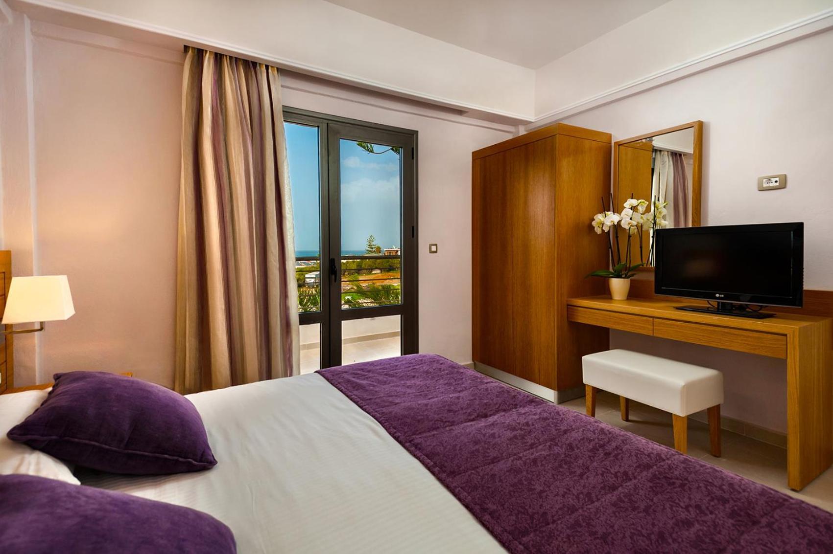 Porto Village Aparthotel Platanias (Crete)
