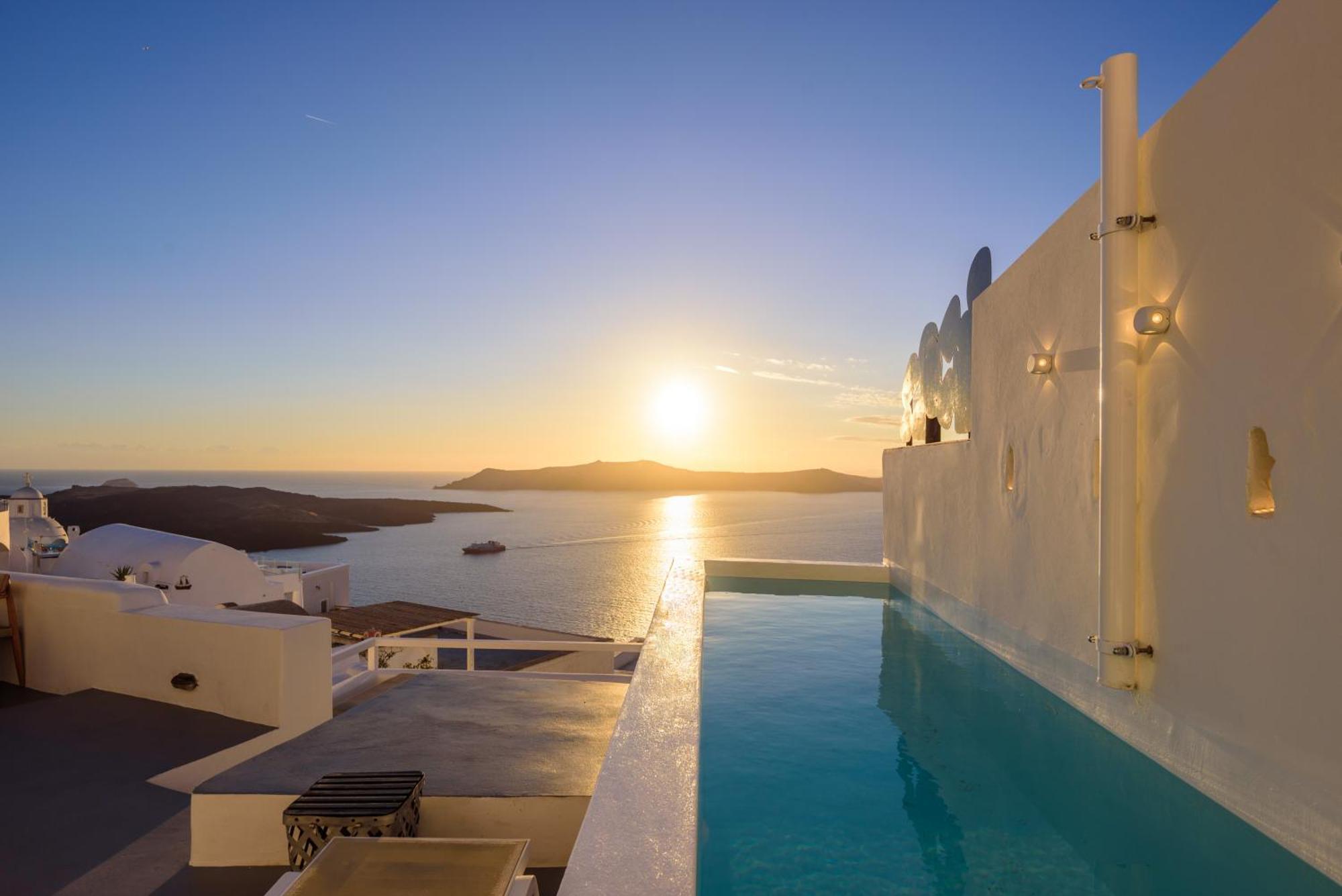 Villa Revelis & Canava Fira (Santorini)