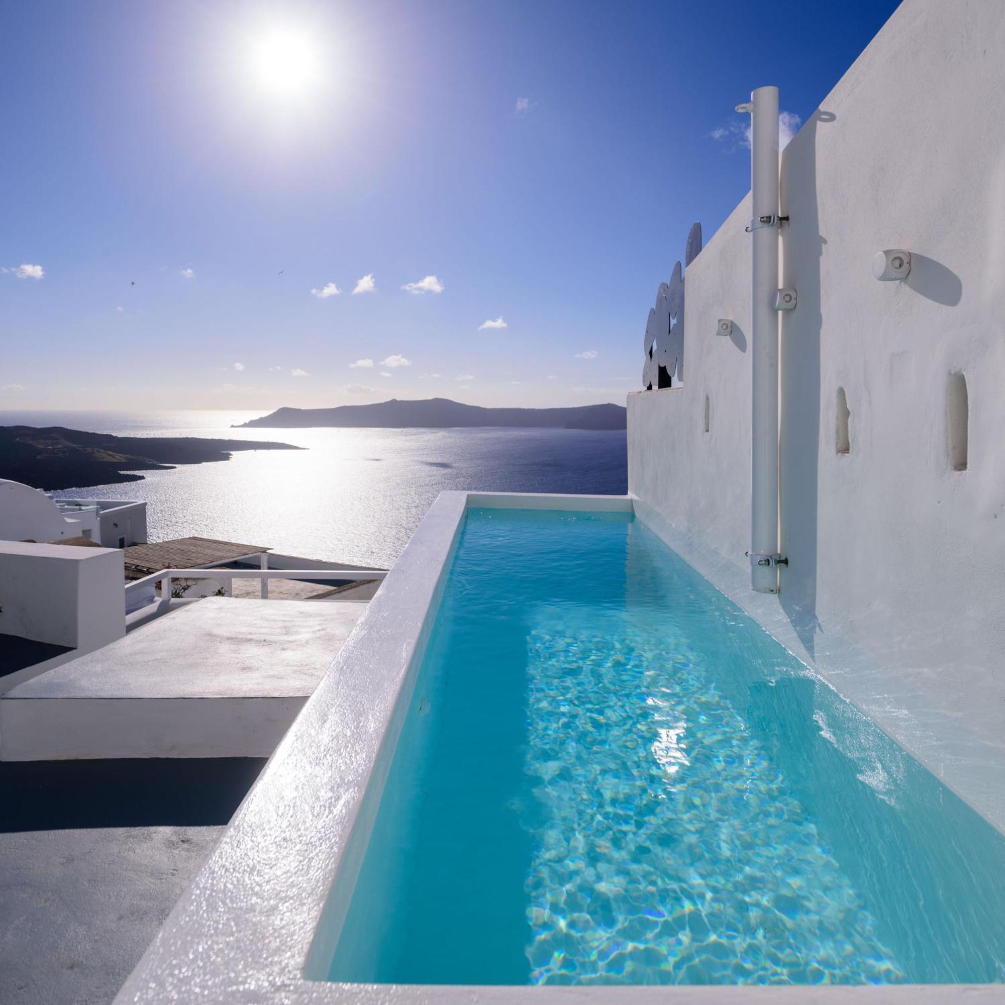 Villa Revelis & Canava Fira (Santorini)