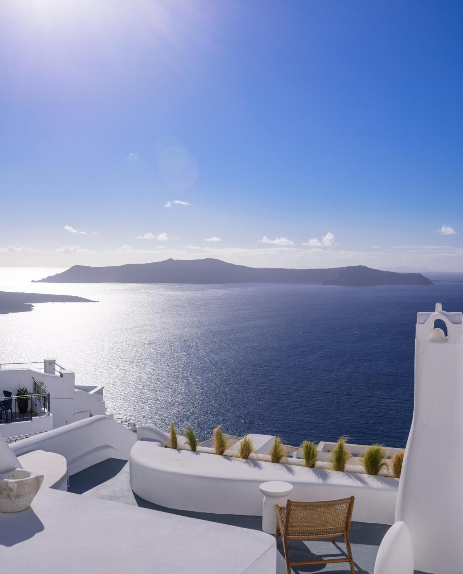 Revelis & Canava Fira (Santorini)