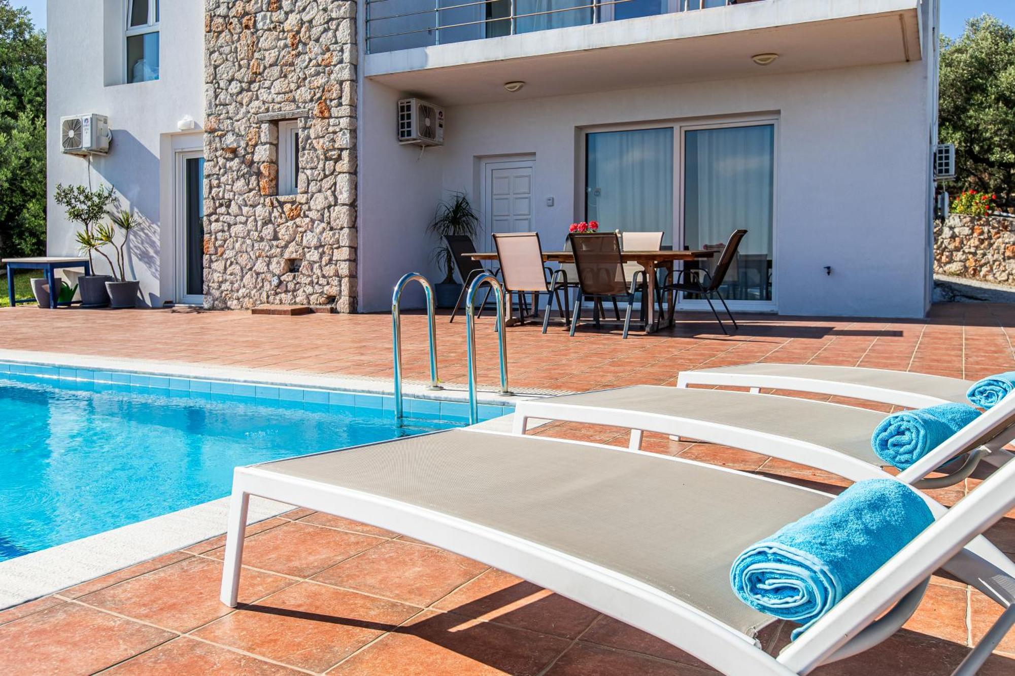 Dimitra With Private Pool And Sea View -the Ground Floor Of A Two Storey Building * Daratsos