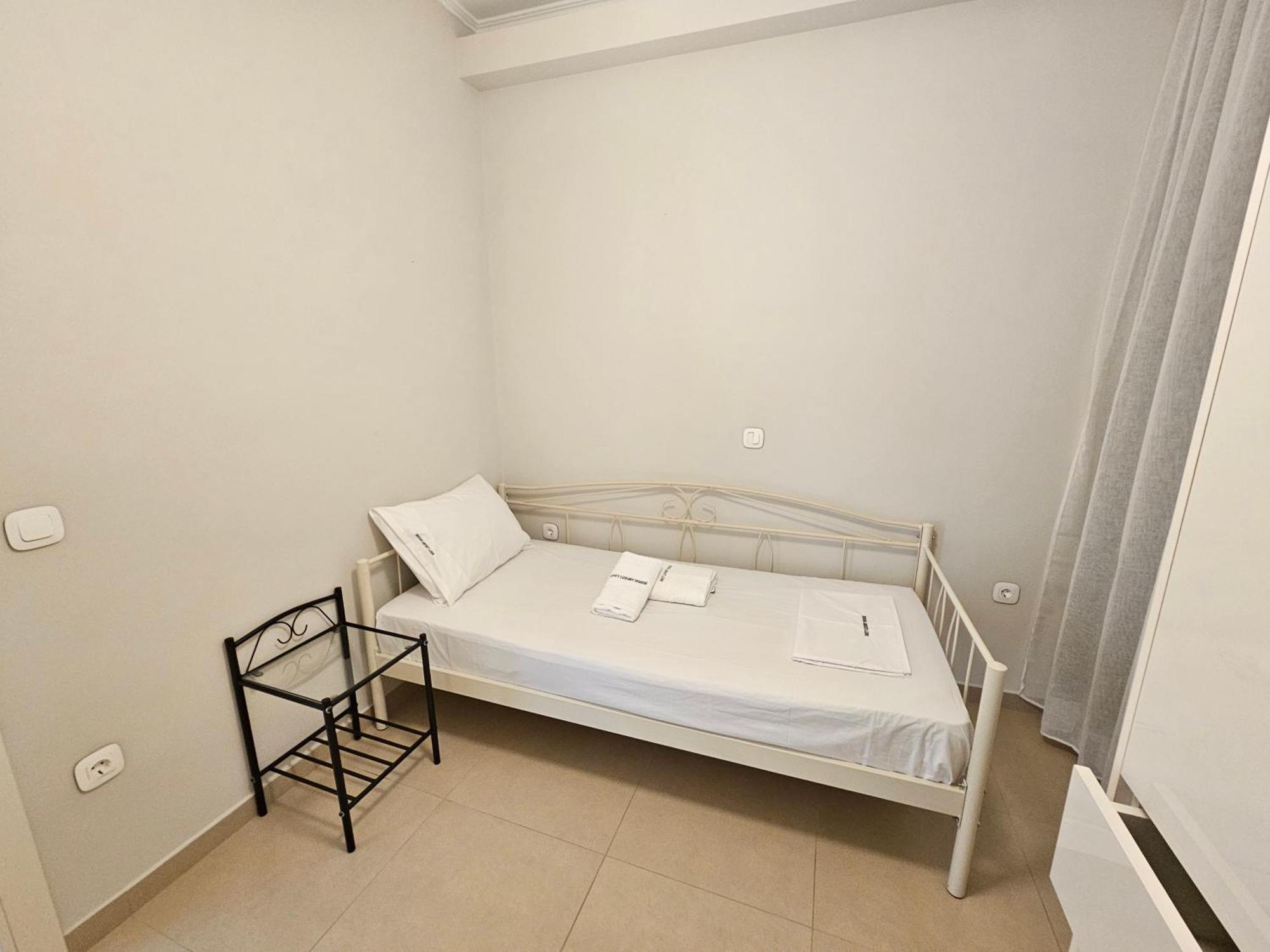 Grey Luxury House Ipsos