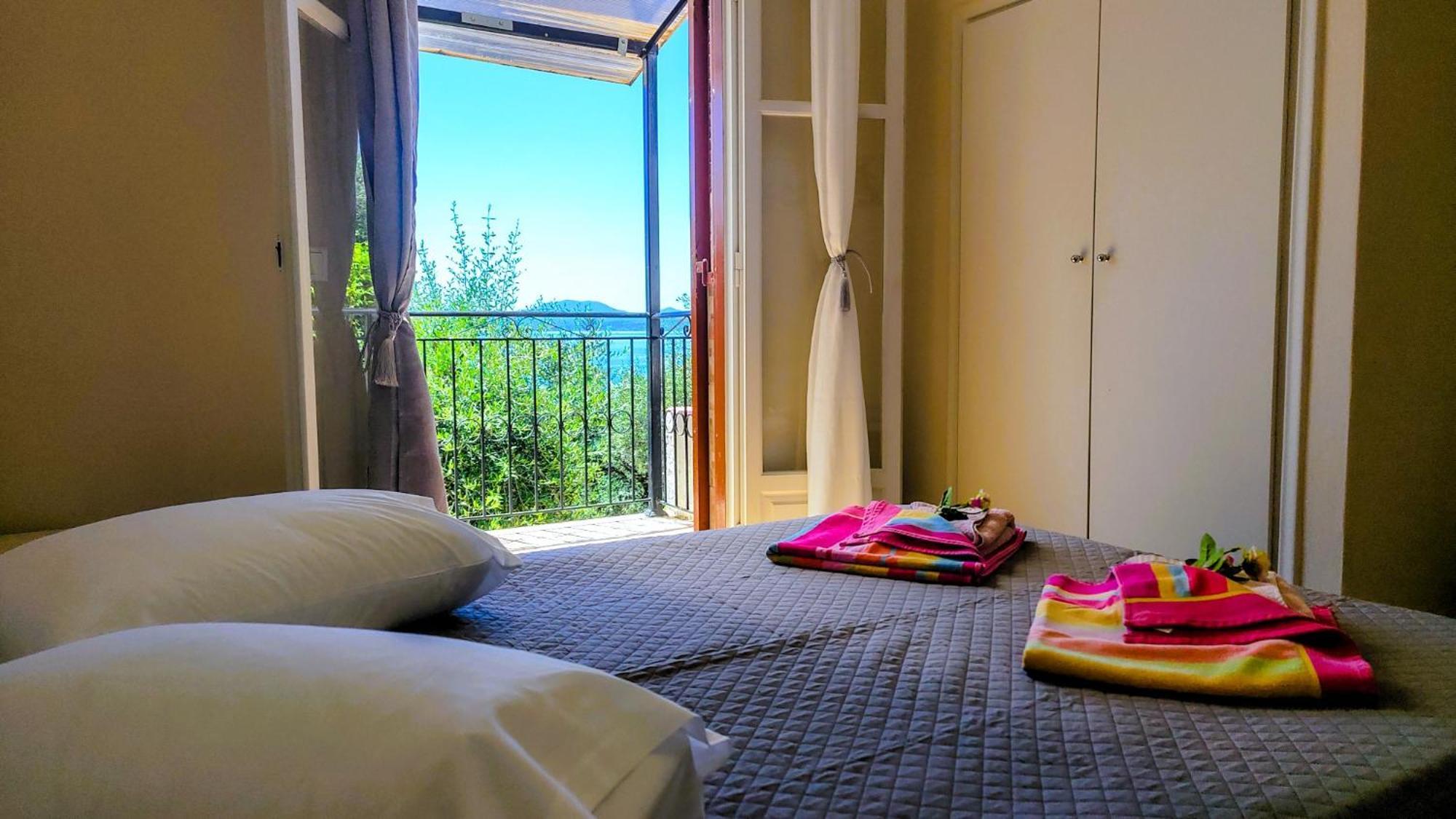 Regina Apartment *