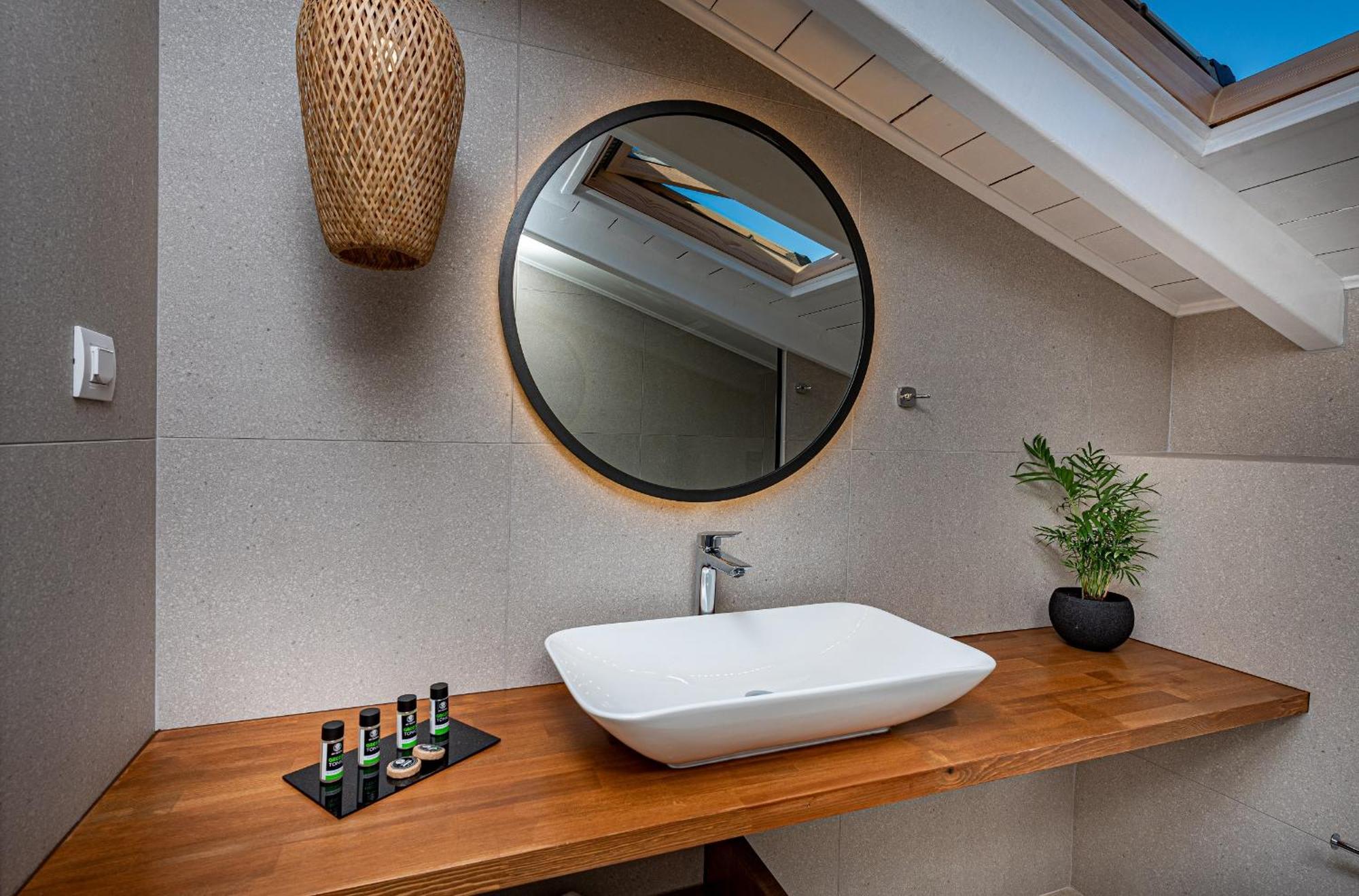 Horizon - Beachfront Luxury, By Zantewize Hotel *