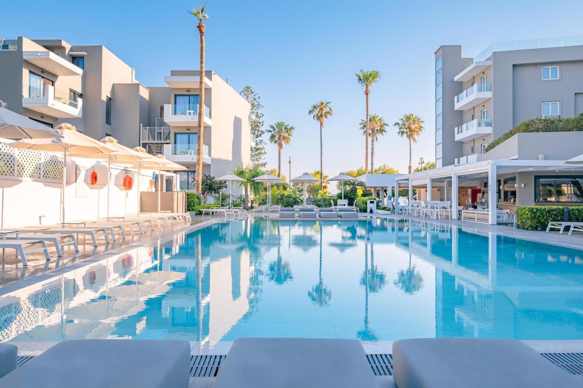 Aparthotel Divine & 4*