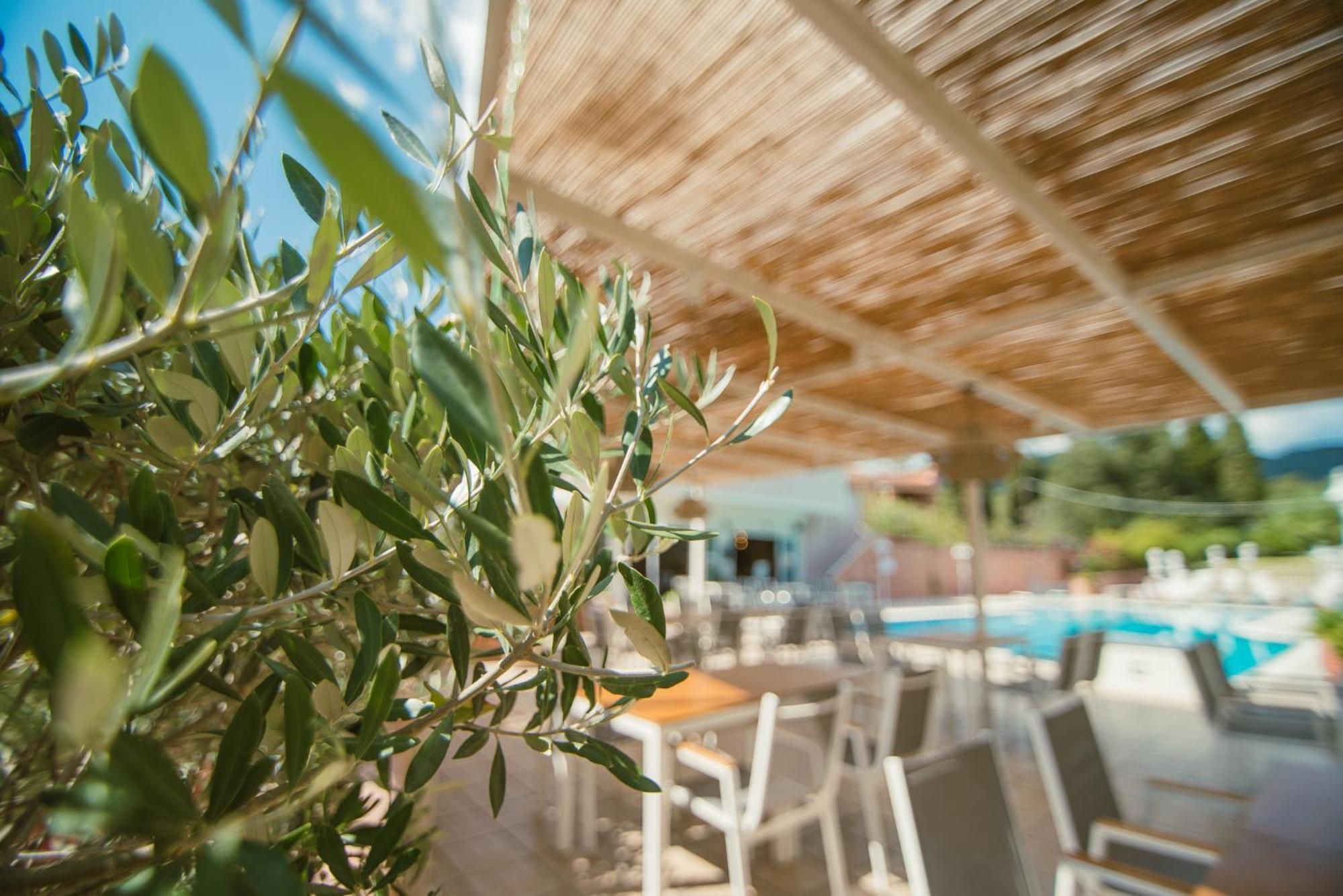 Dominoes Corfu 3*