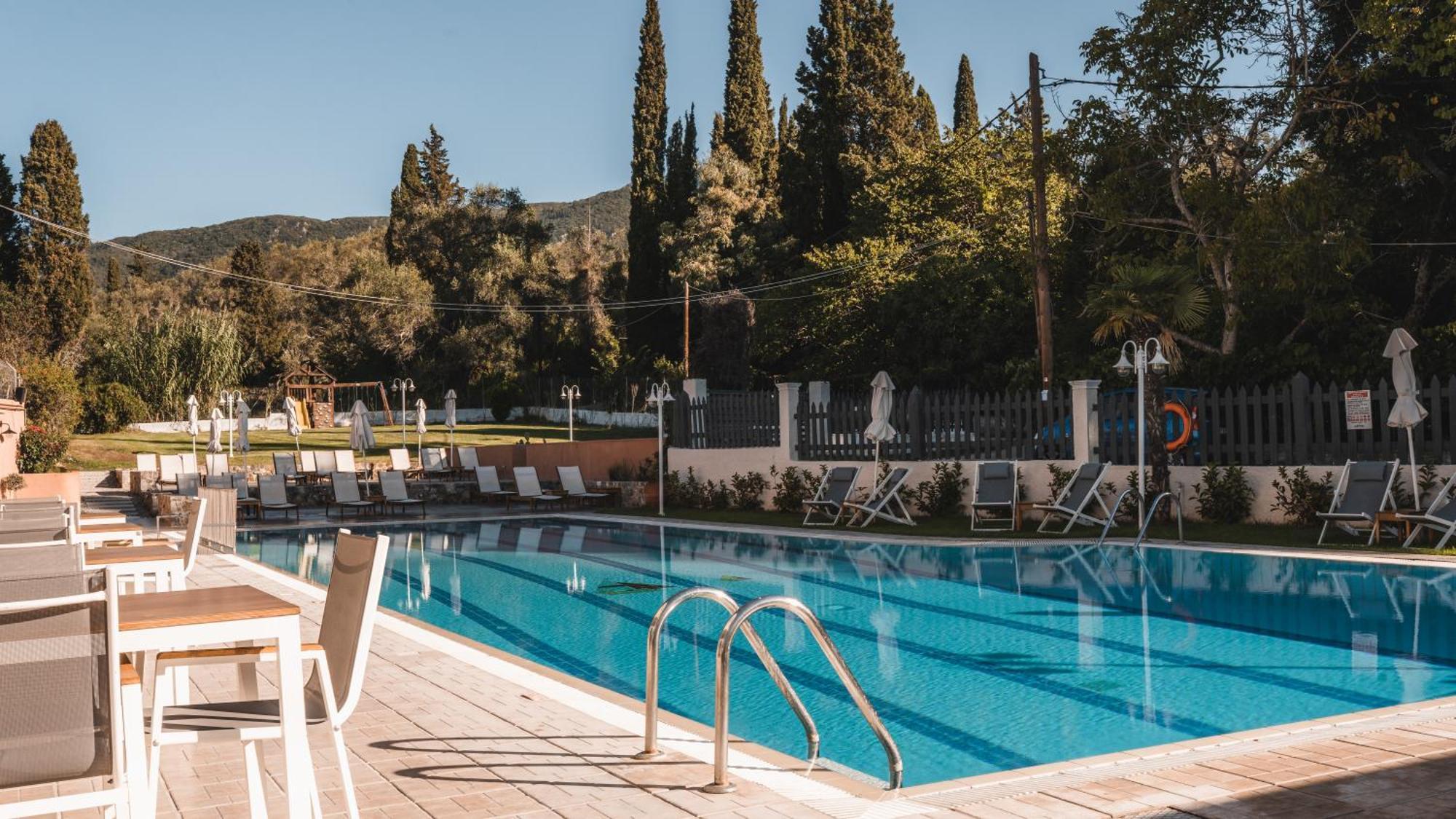 Dominoes Corfu Aparthotel 3*