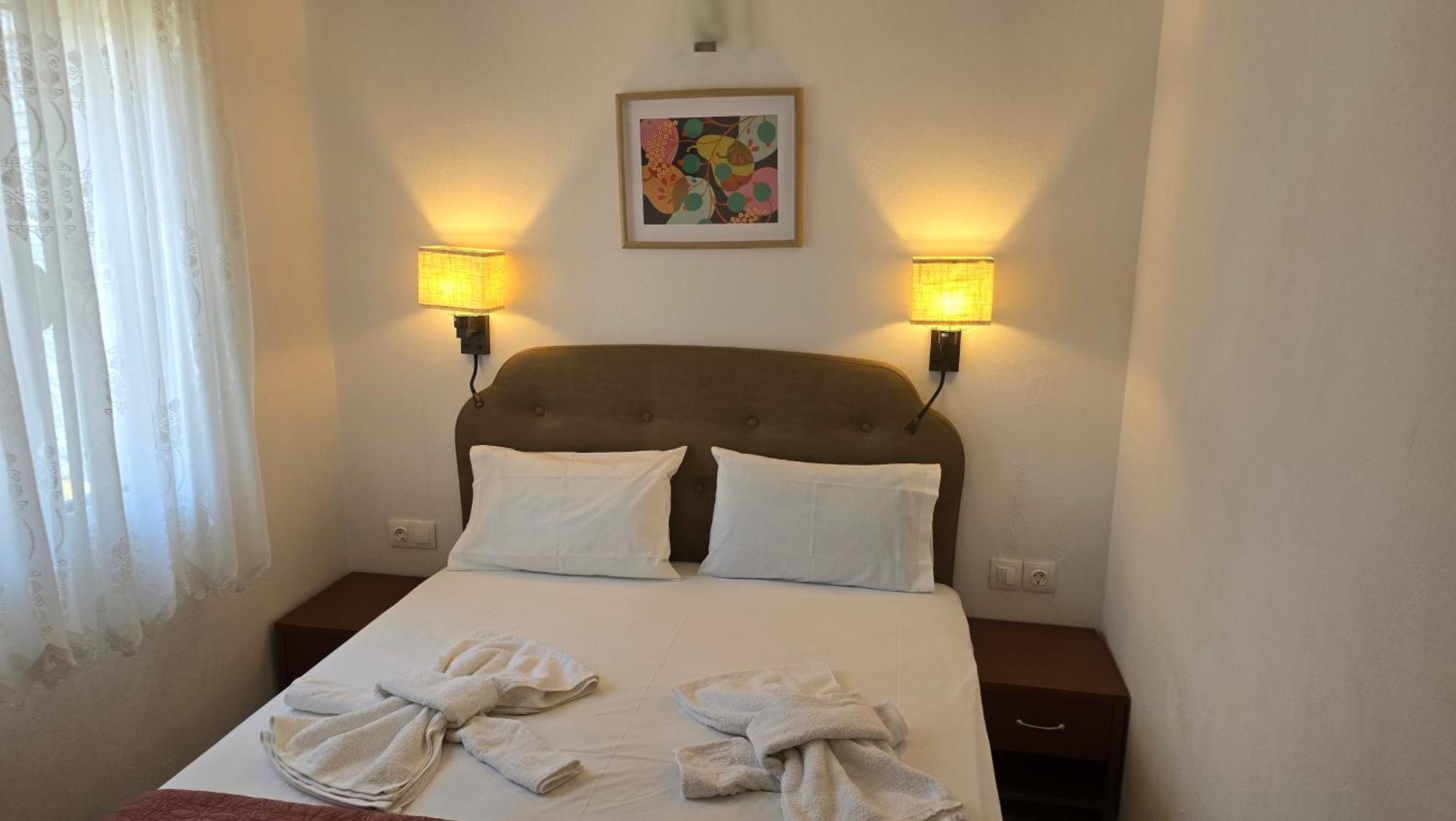 Itamos House Hotel *