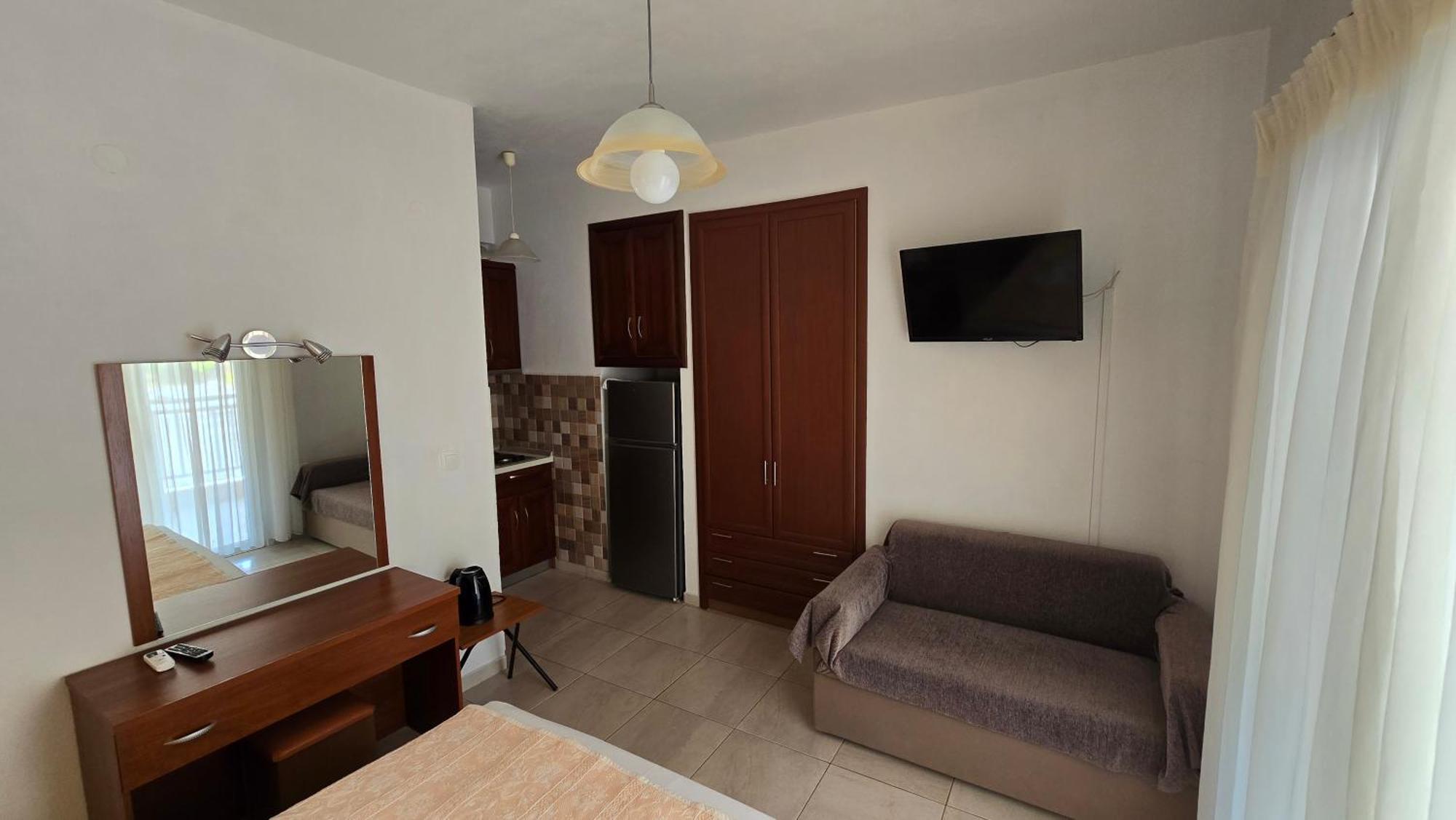 Itamos House Hotel *