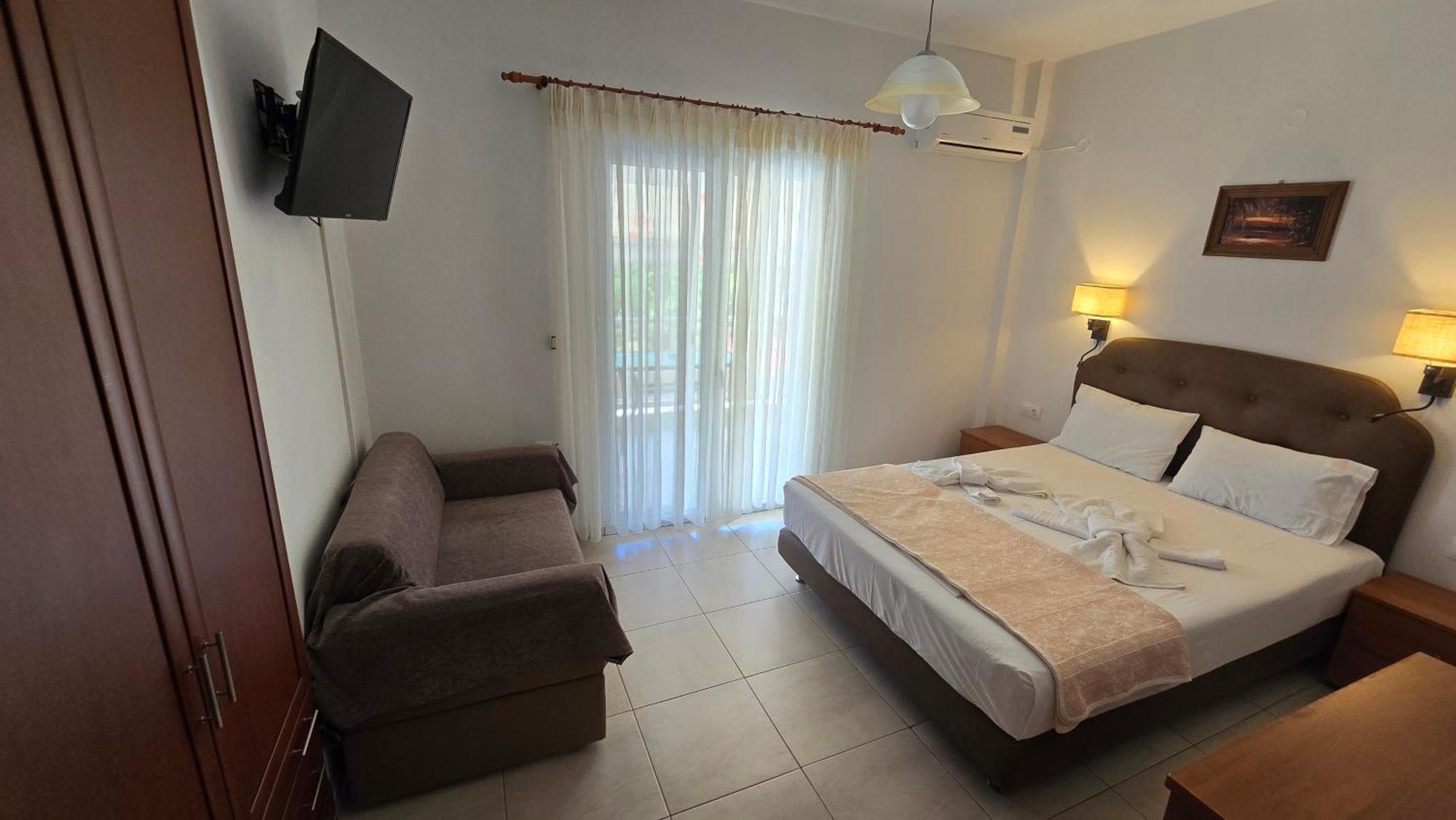 Itamos House Hotel *