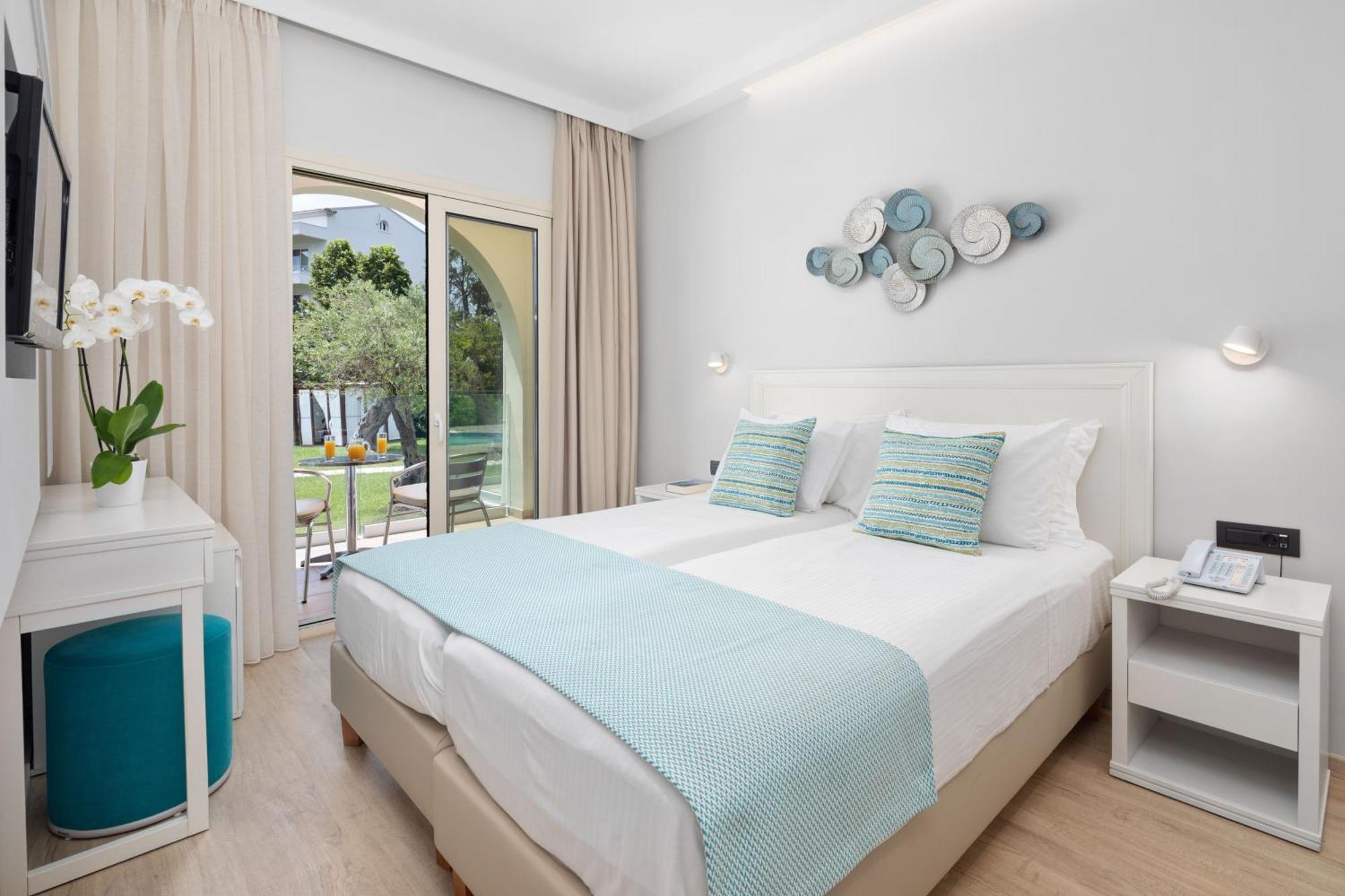 Delfinia Hotel