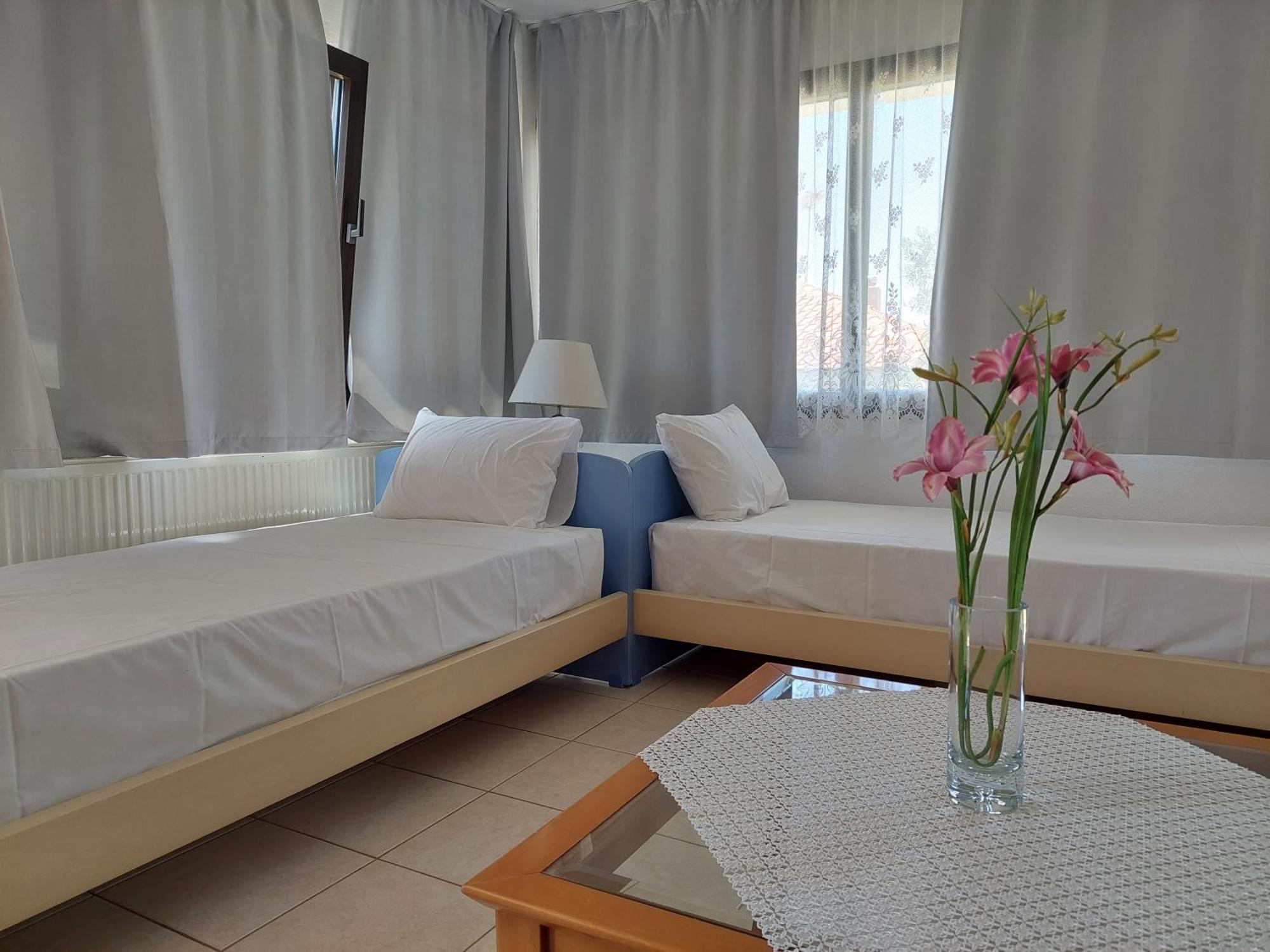 Dora's House Comfortable With A Yard And View * Pyrgadikia