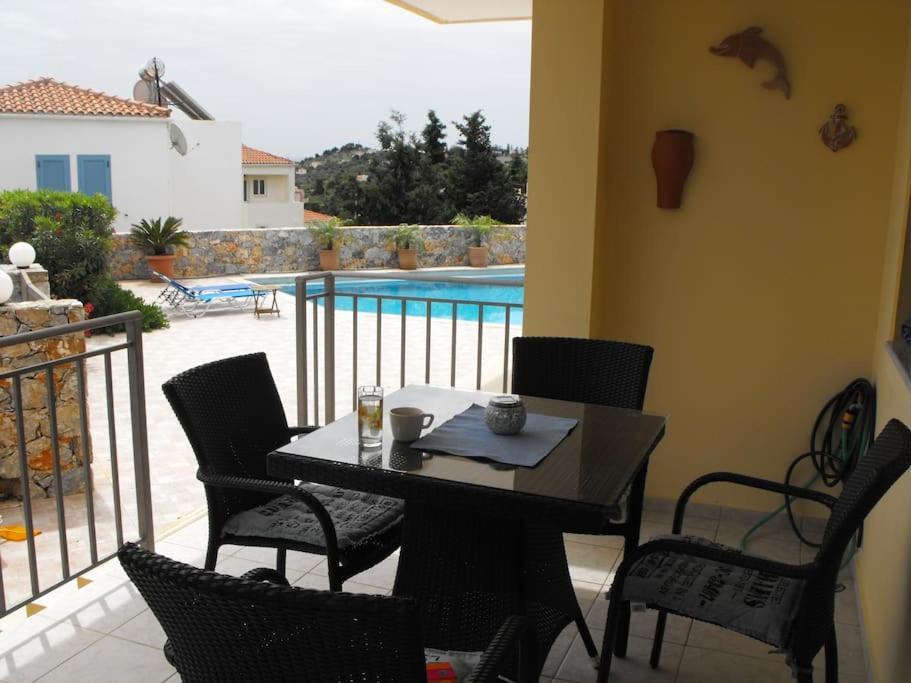 Apartment Christinas Summer House With Pool In Kefalas