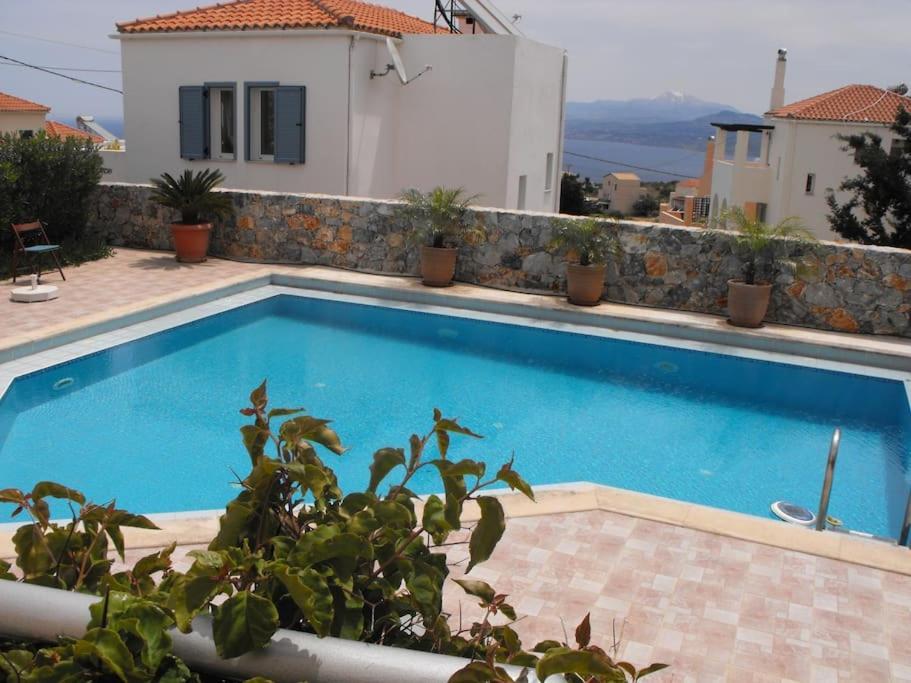 Christinas Summer House With Pool In * Kefalas
