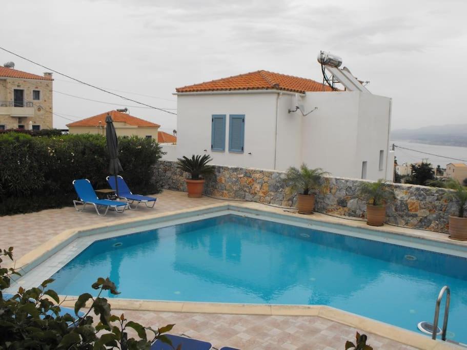 Christinas Summer House With Pool In Apartment *