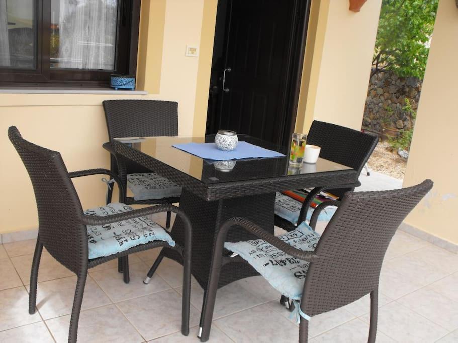 Christinas Summer House With Pool In Apartment Kefalas