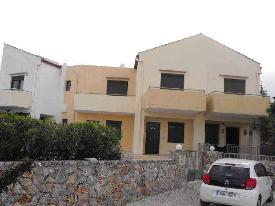Christinas Summer House With Pool In Apartment
