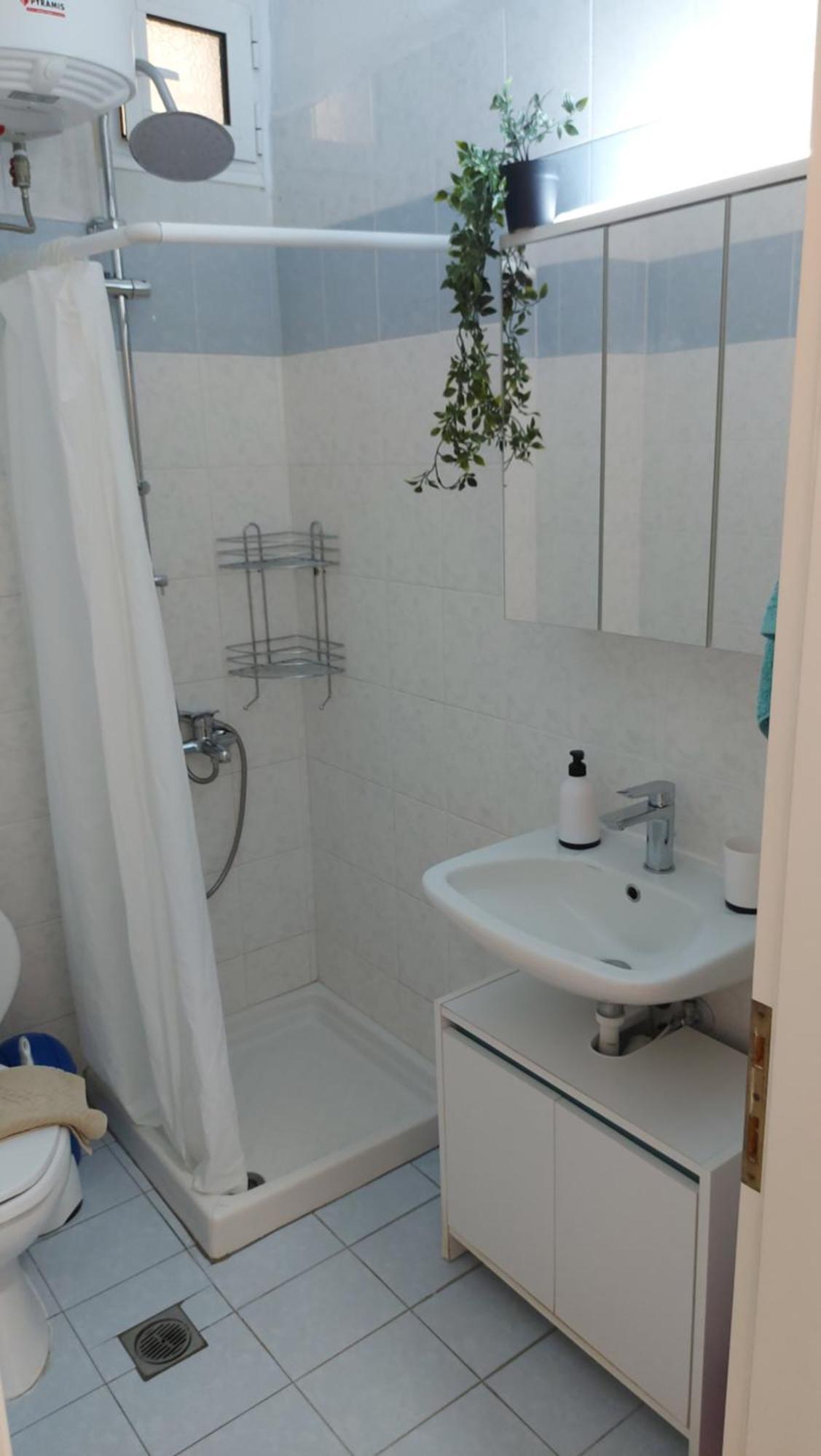 Sea Breeze Apartment *