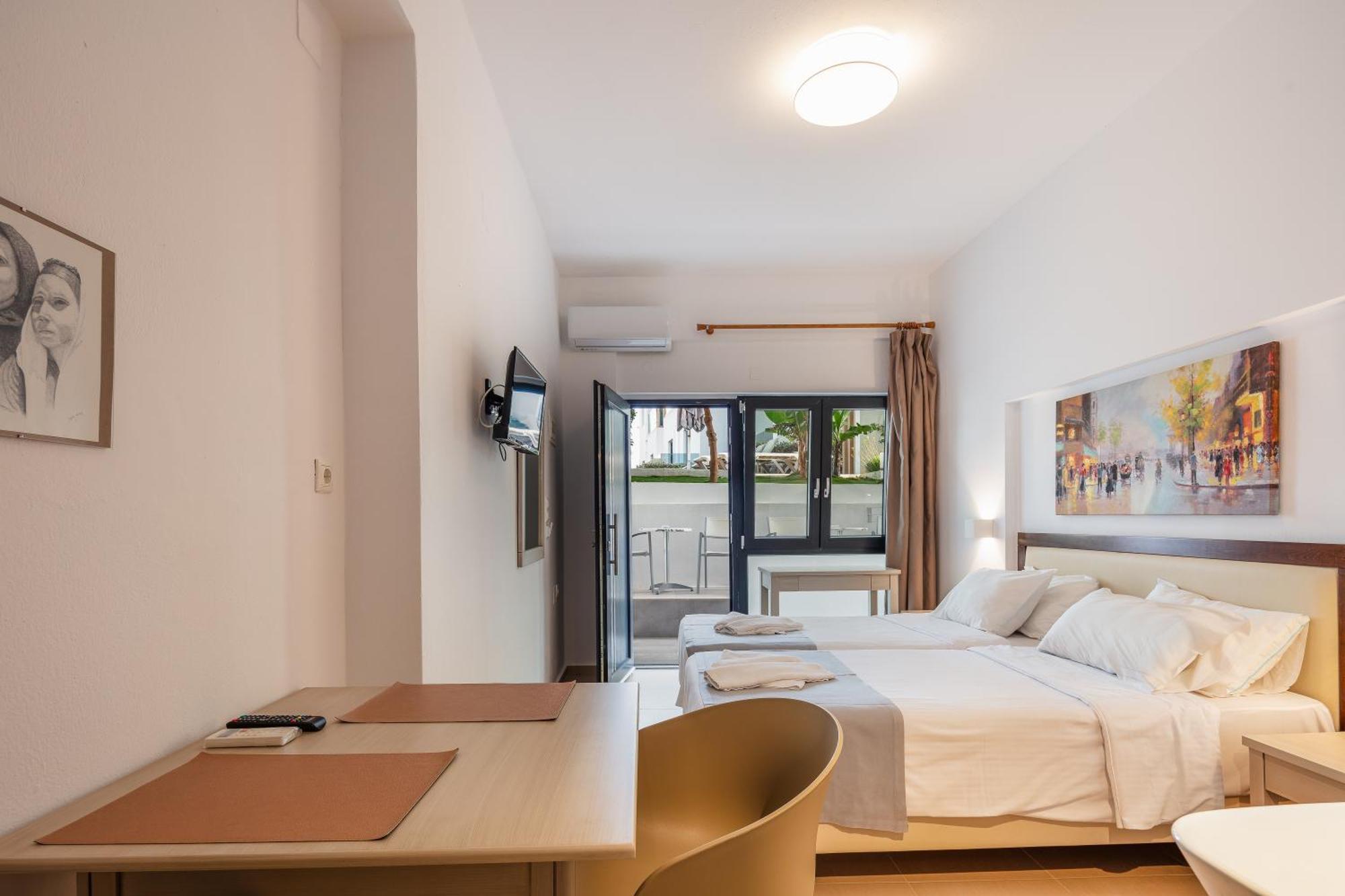 Golden Bay Boutique & 4* Kokkini Hani