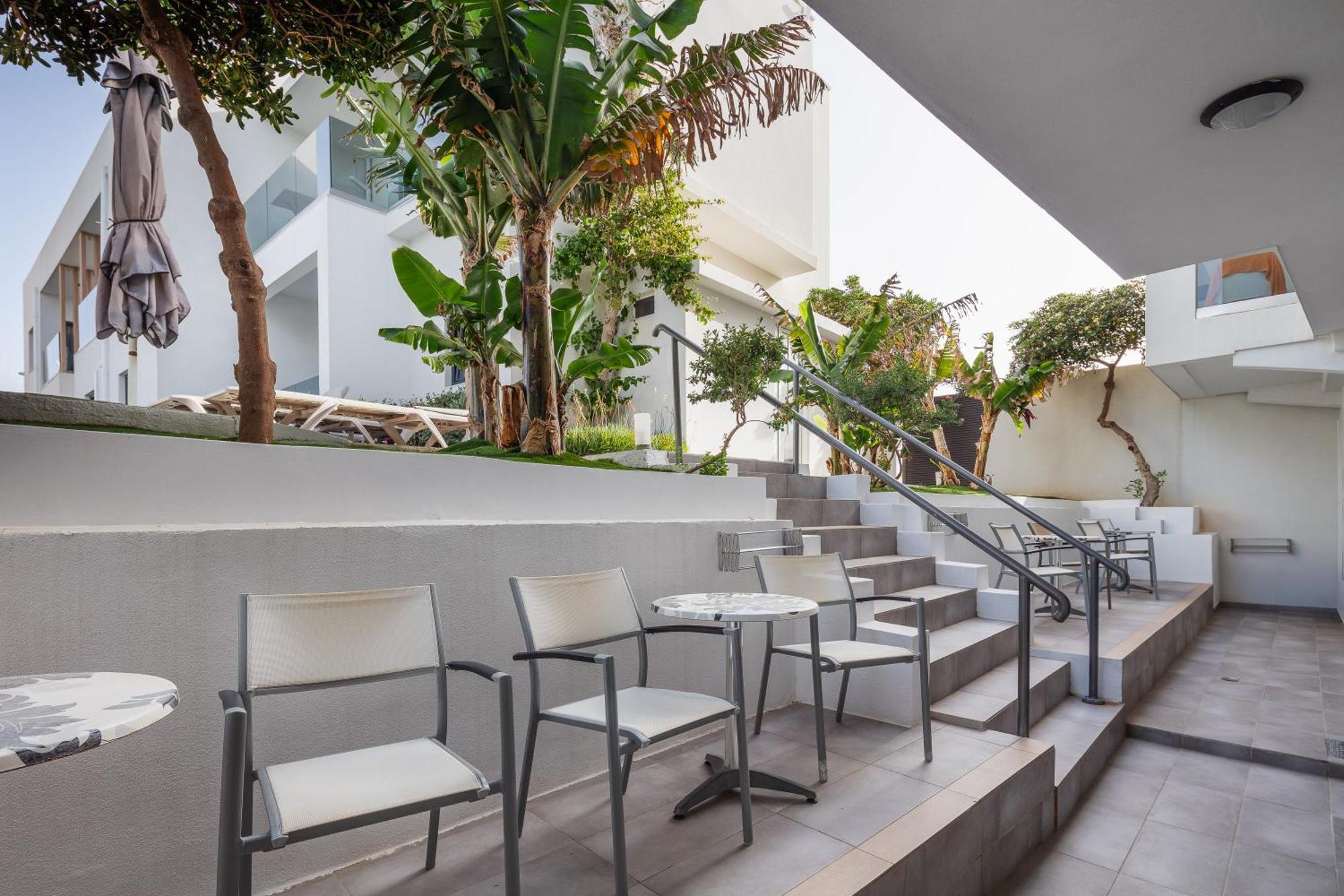 Aparthotel Golden Bay Boutique & Kokkini Hani