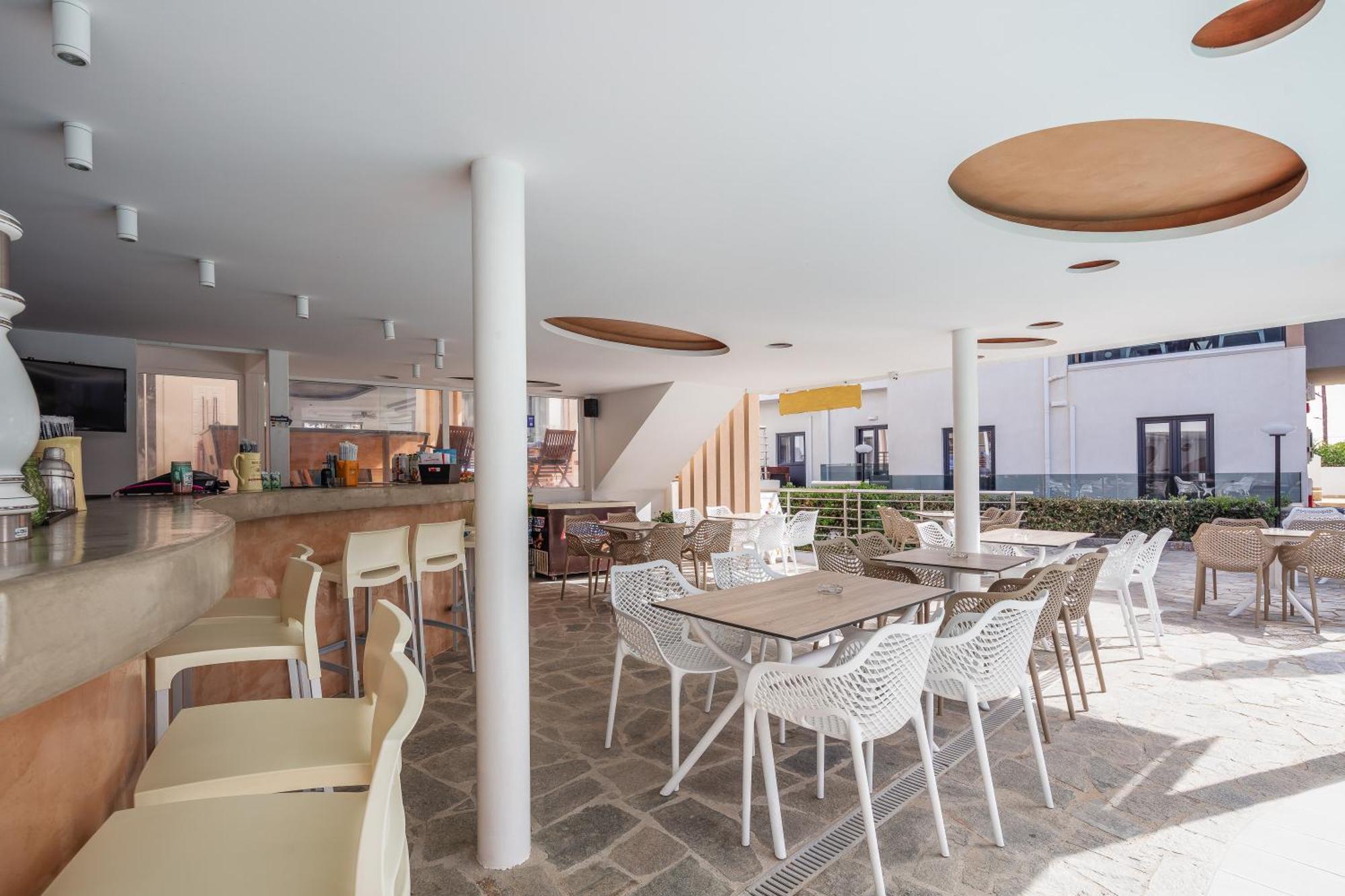 Golden Bay Boutique & Aparthotel 4*