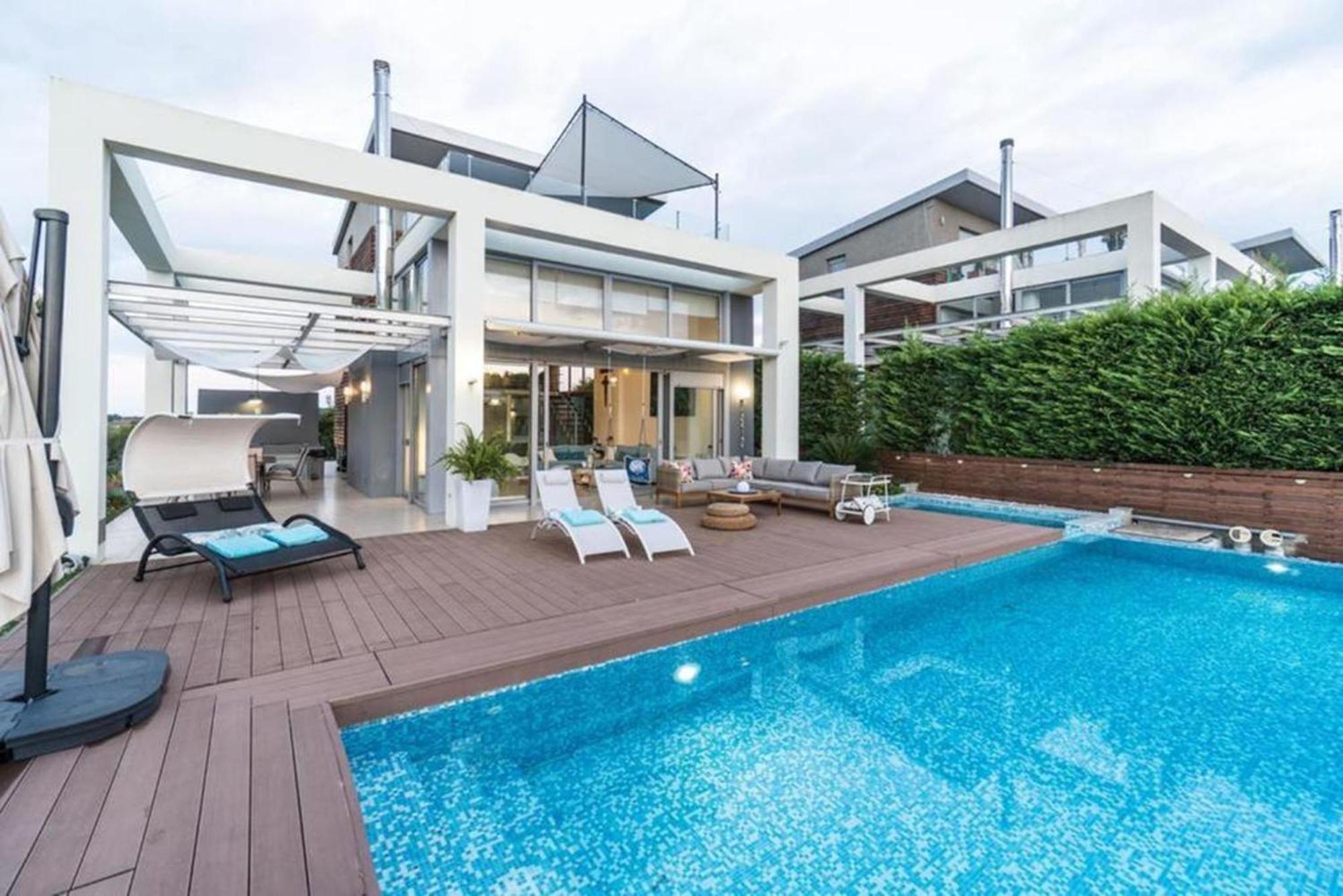 Villa Island Sani Sea View *