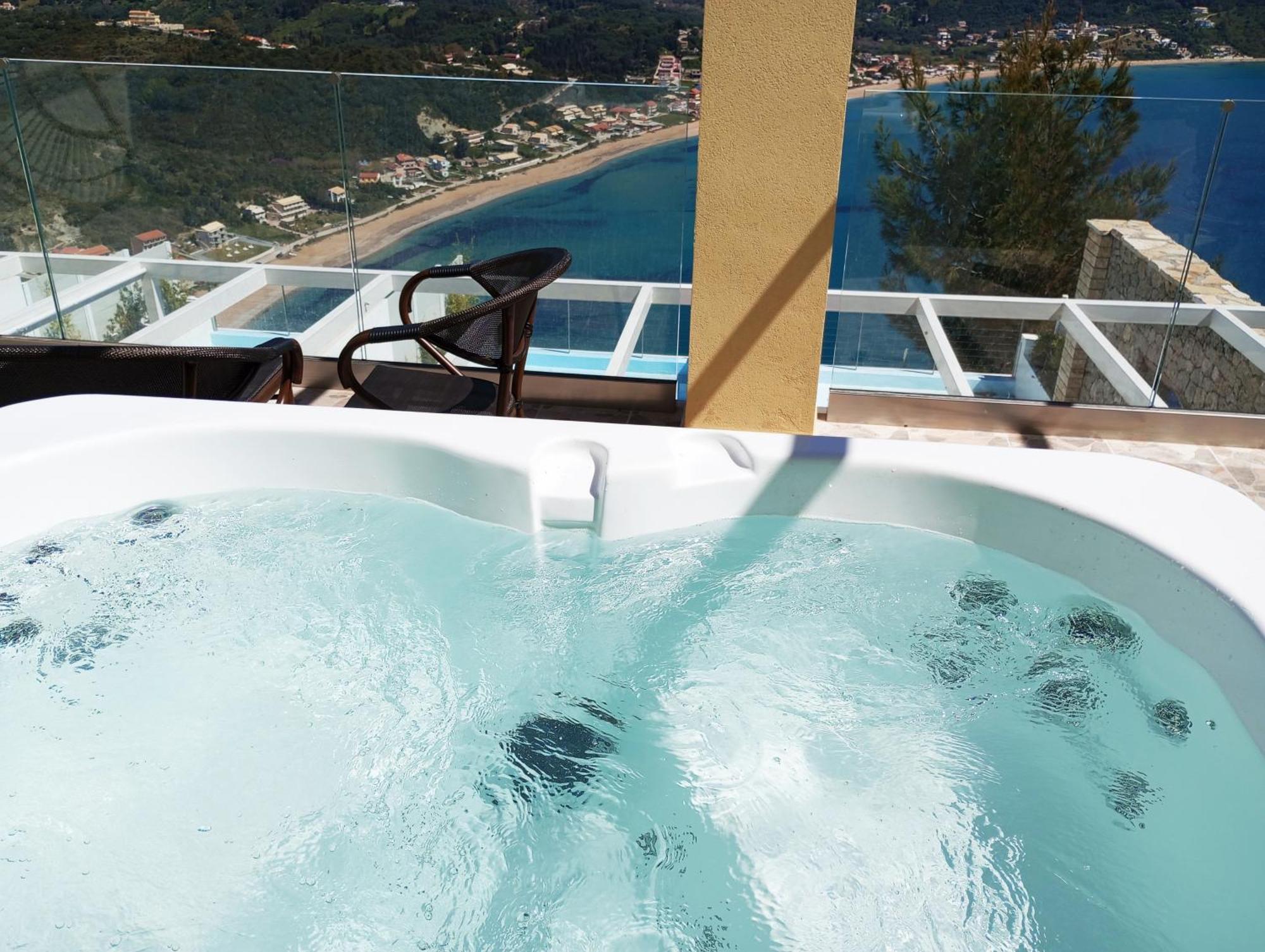 Zeus Throne Aparthotel