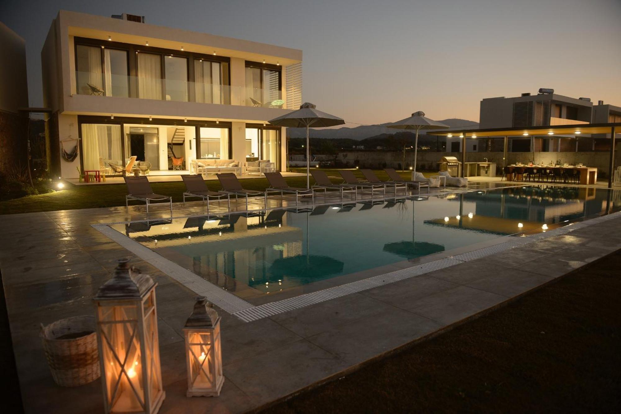 Liam Front Luxury With 100m2 Infinity Pool *