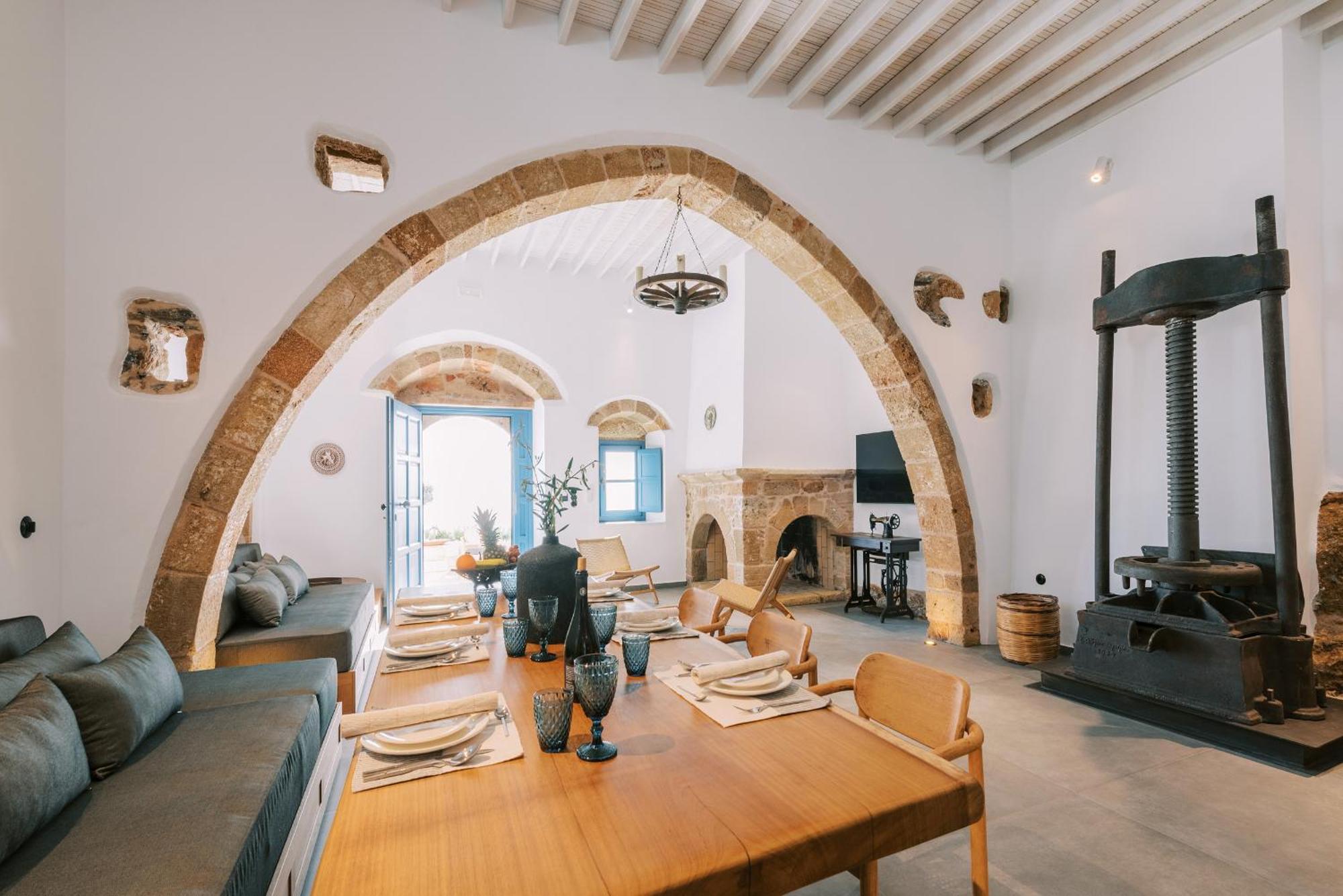 Square Luxury Villa Kalathos
