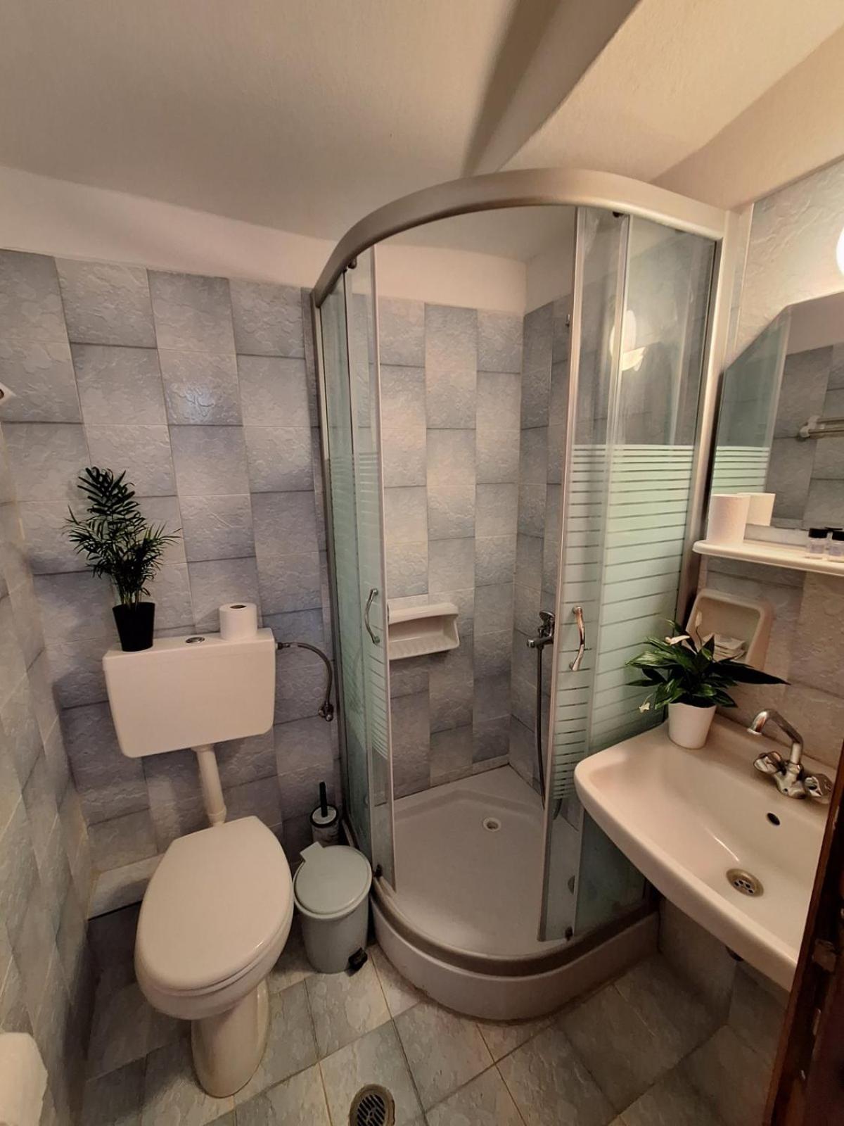 Oasis Complex Guest house *